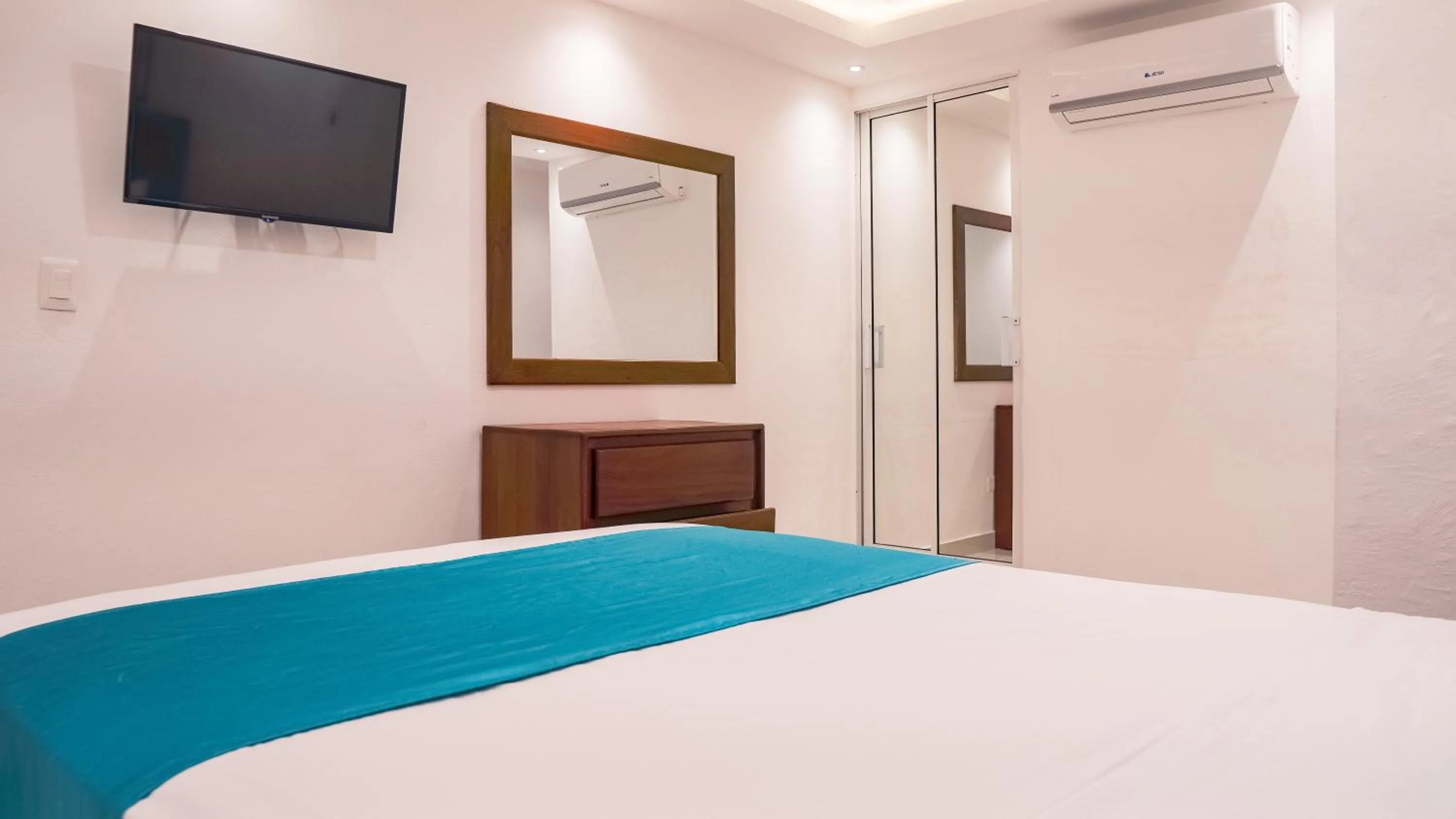 TV and multimedia, Bed in Cataleya Hotel