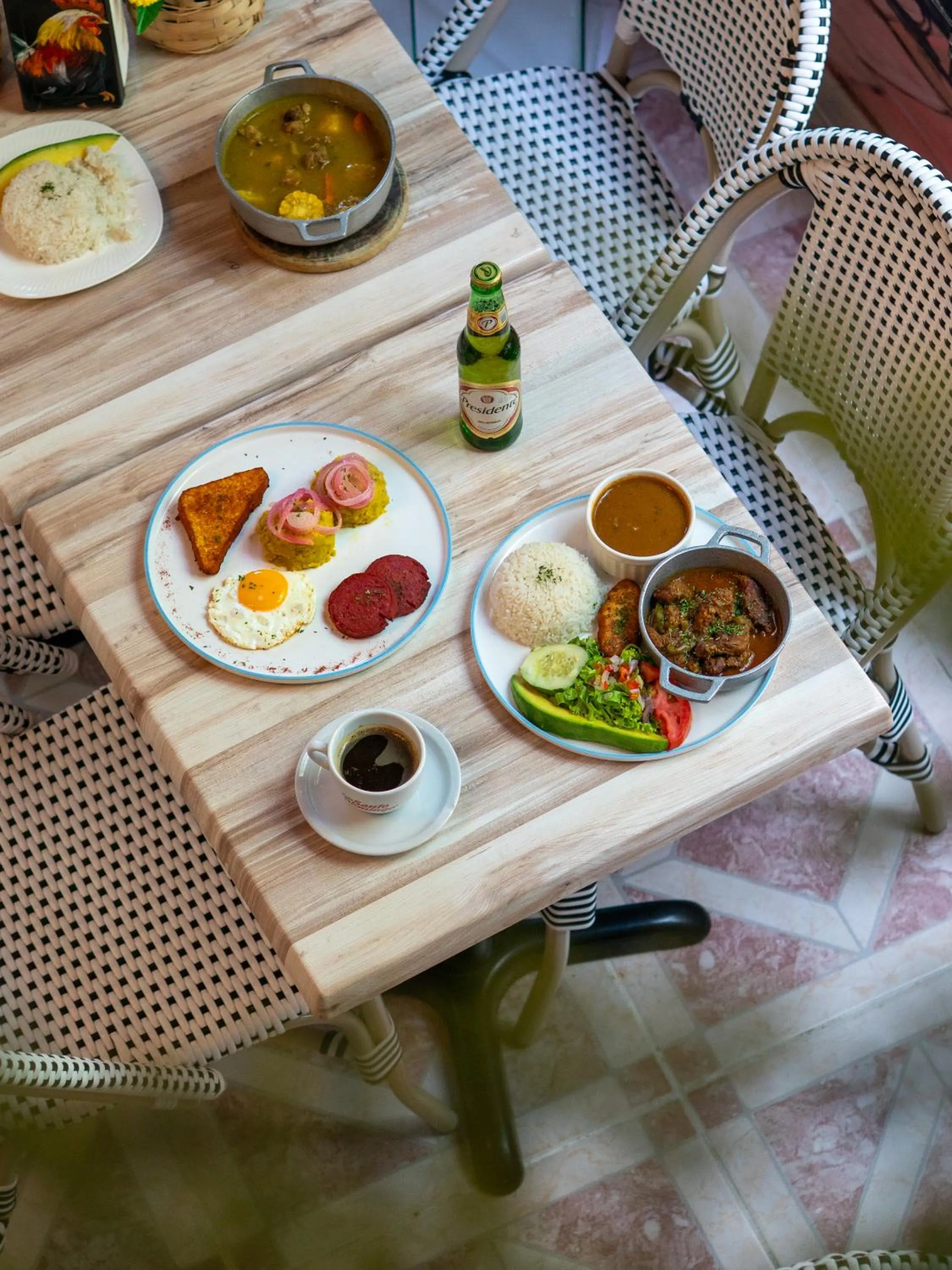 Restaurant/places to eat in Cataleya Hotel