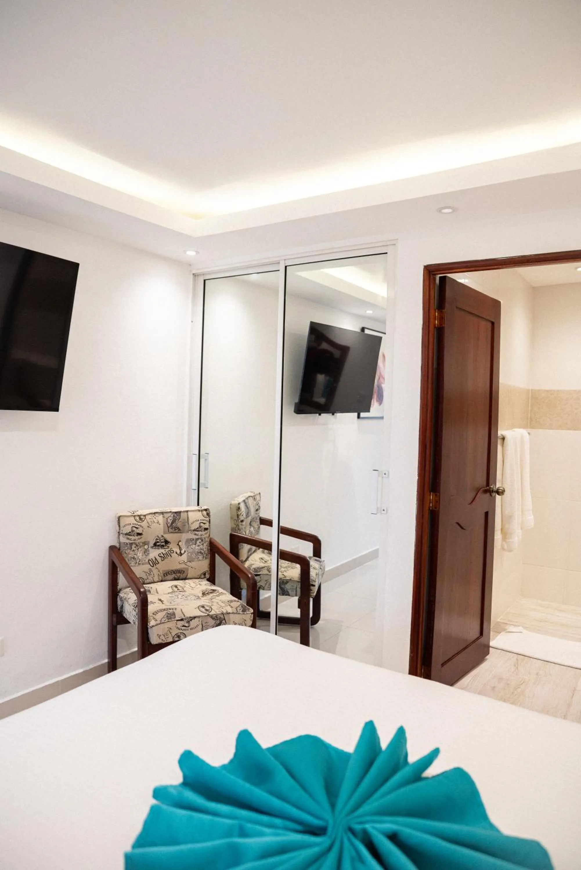 TV and multimedia, Bed in Cataleya Hotel