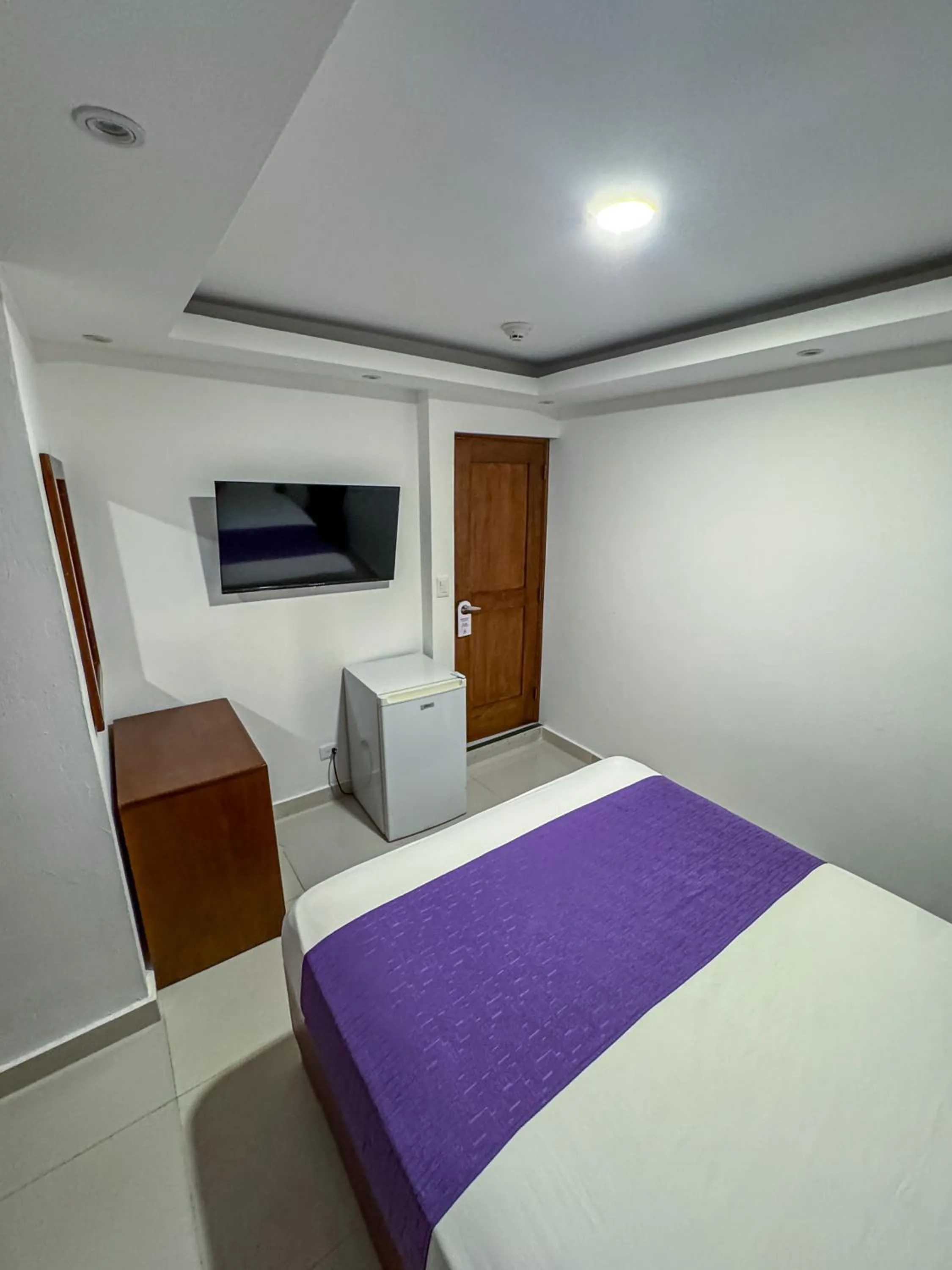 Photo of the whole room, Bed in Cataleya Hotel