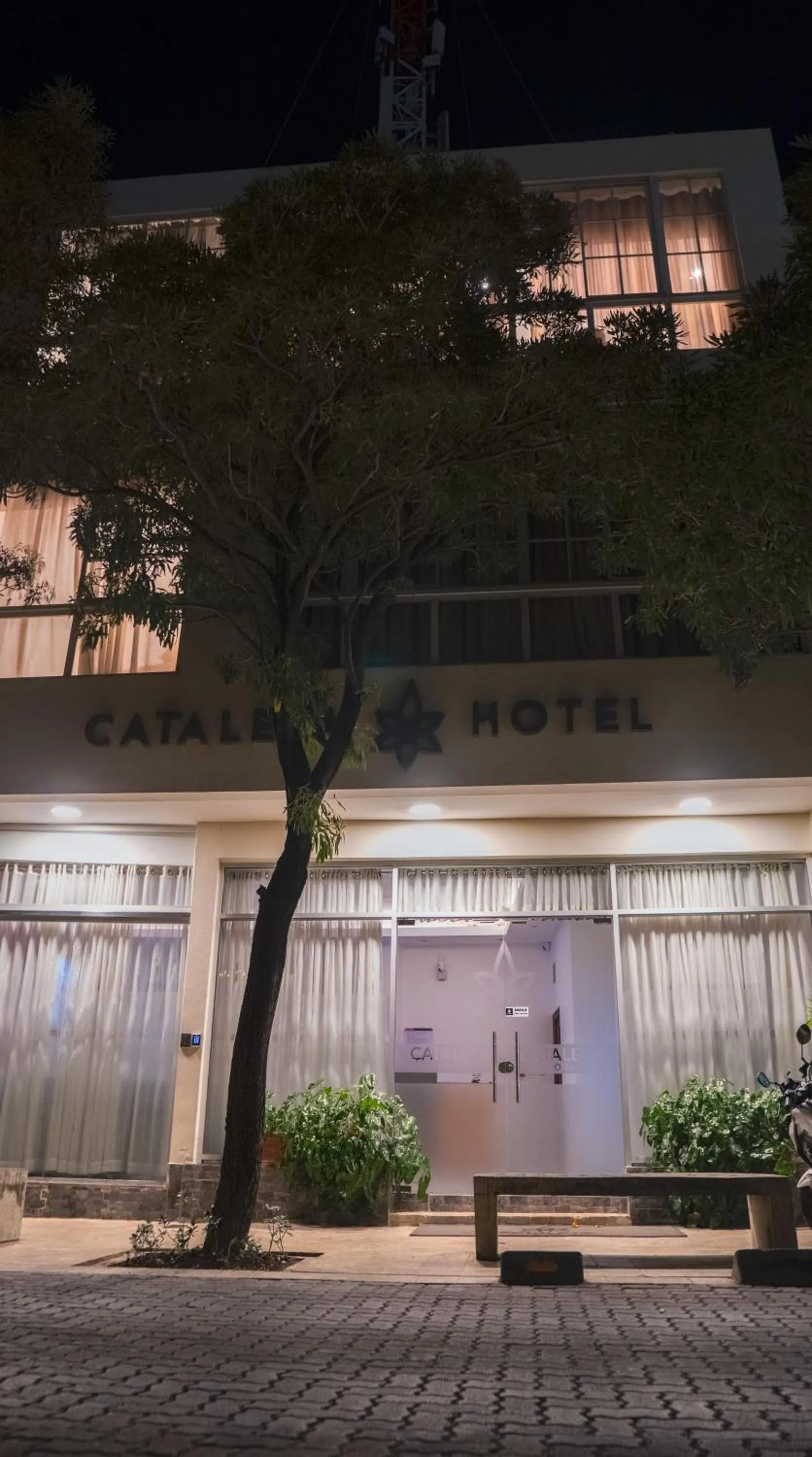 Facade/entrance in Cataleya Hotel