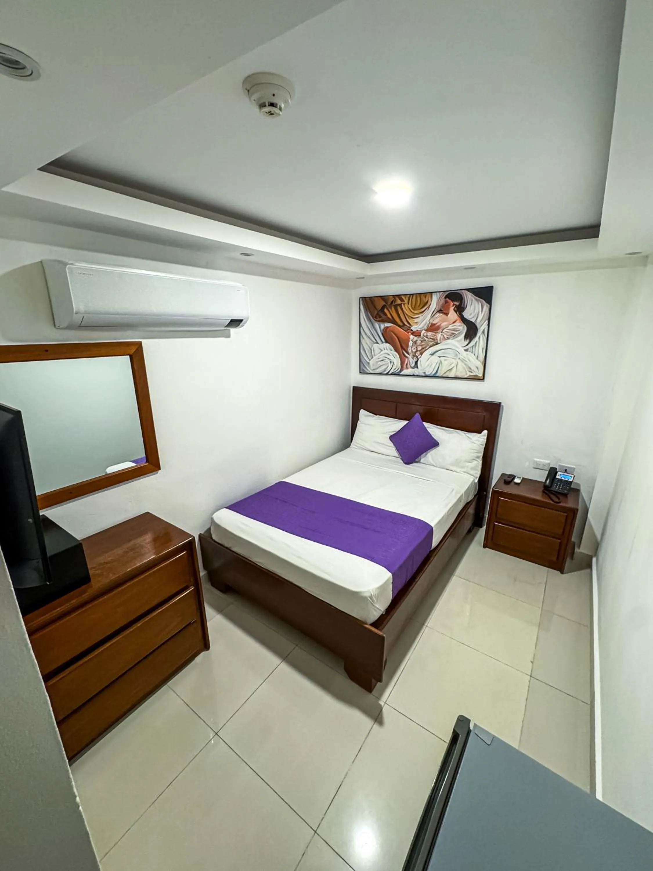 Photo of the whole room, Bed in Cataleya Hotel