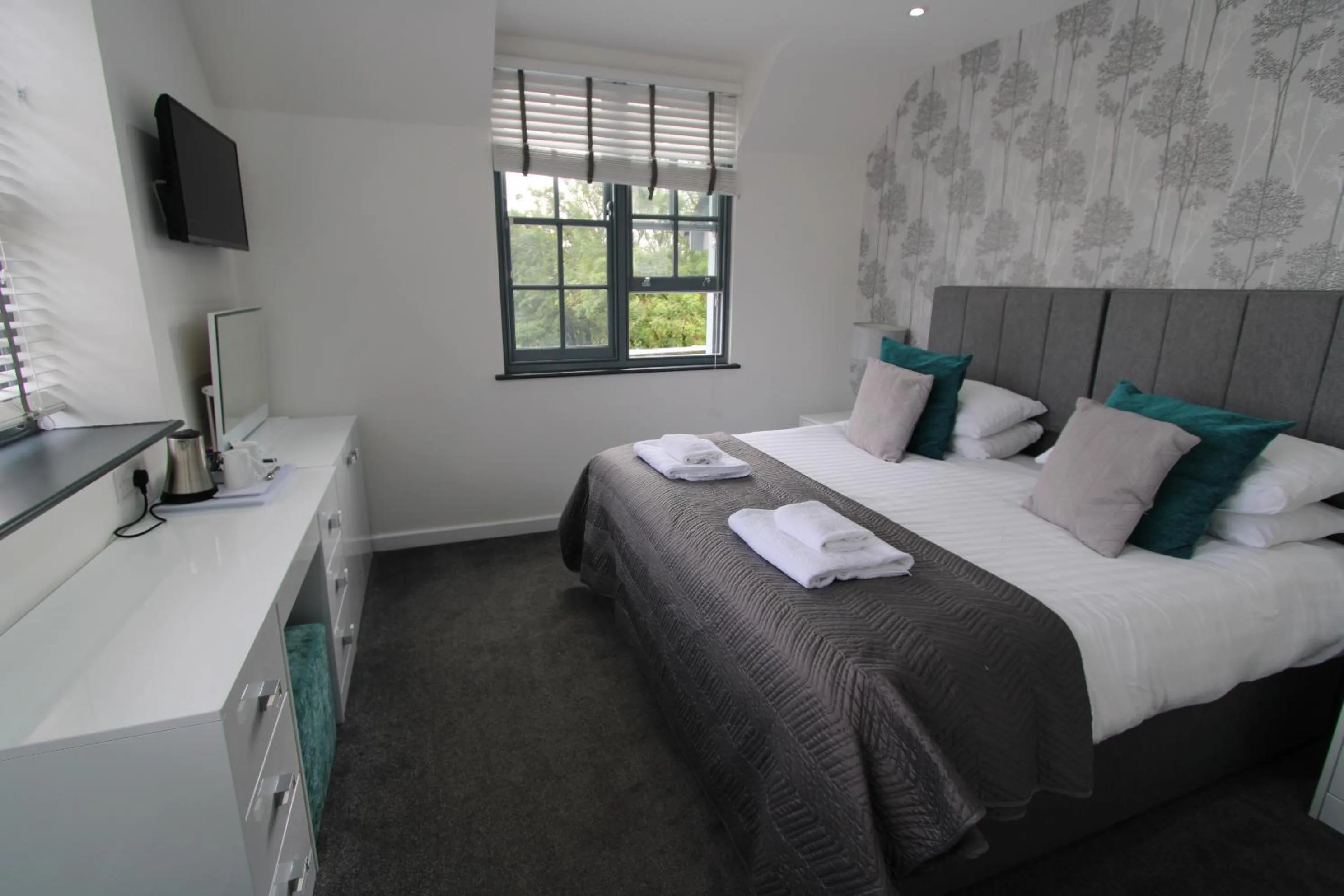 Rose and Crown Hotel & Hope and Anchor Bar