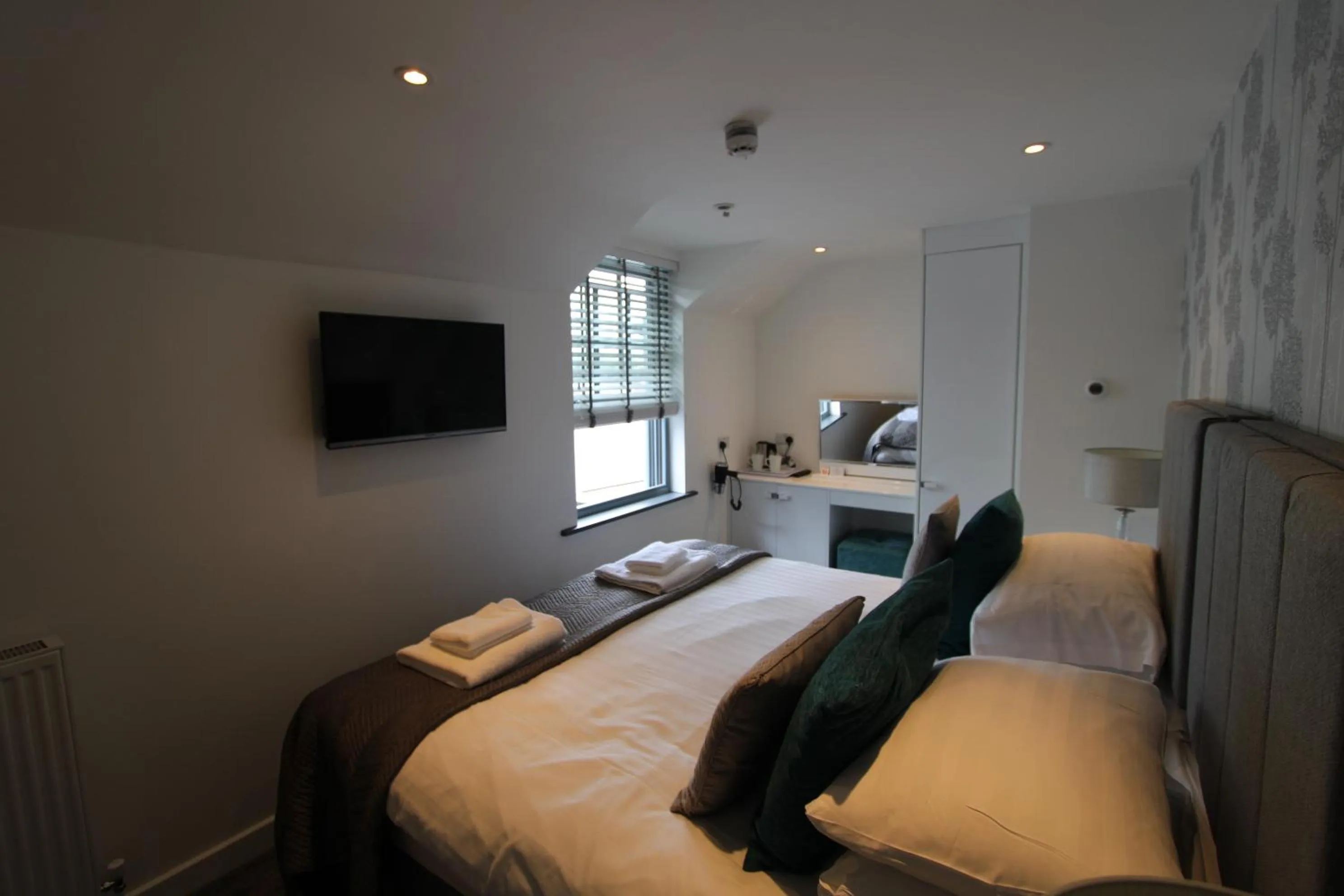 Rose and Crown Hotel & Hope and Anchor Bar