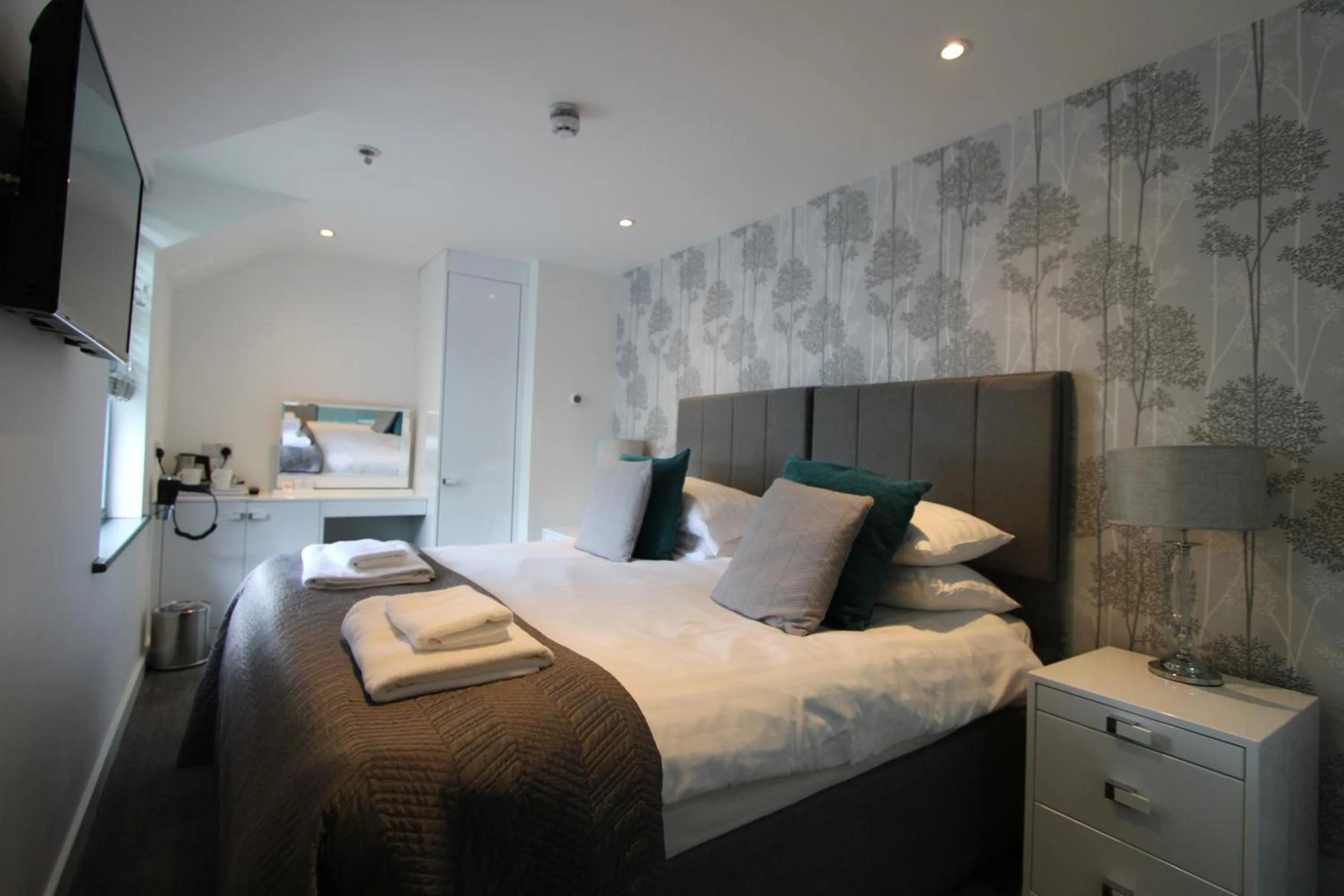 Rose and Crown Hotel & Hope and Anchor Bar