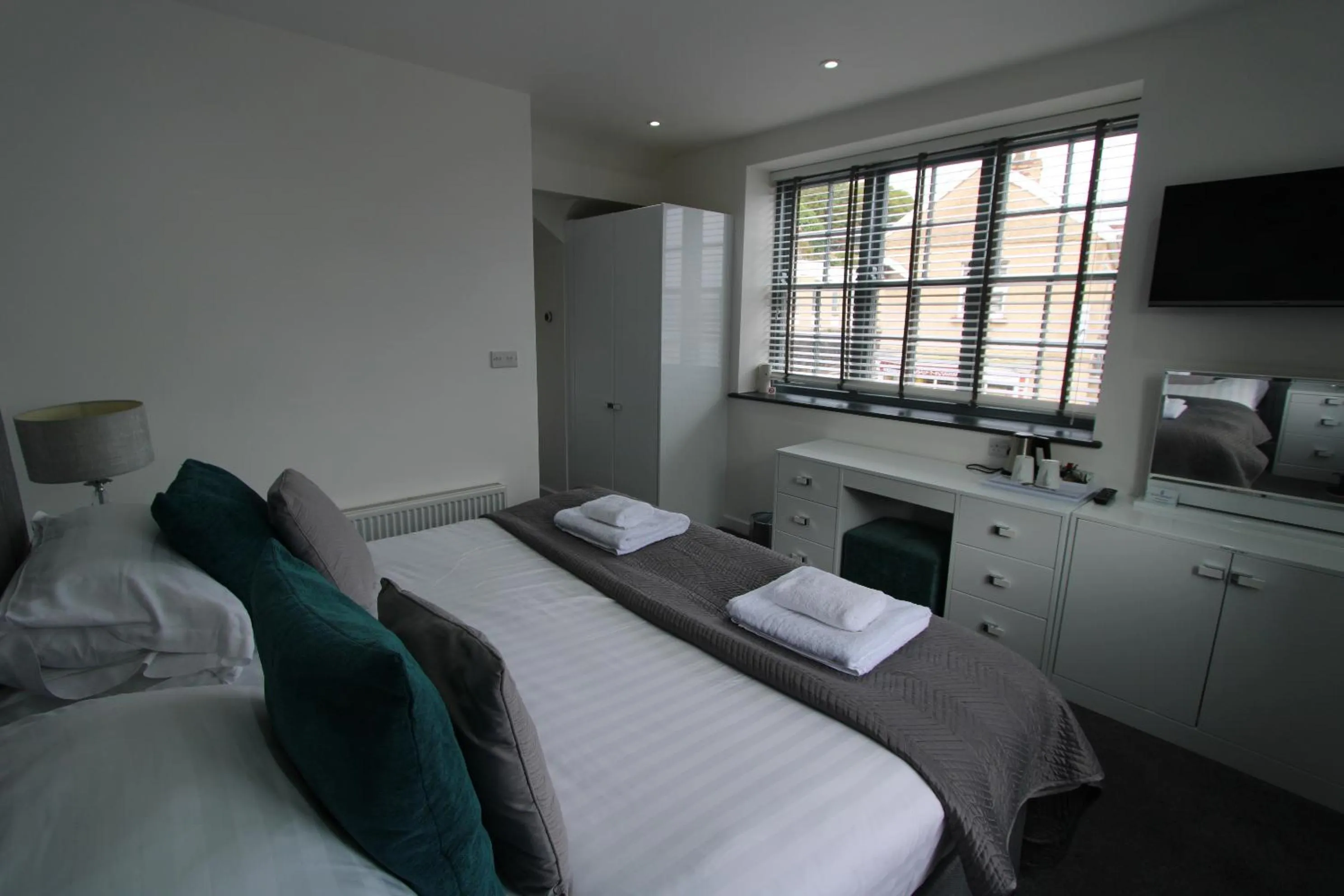 Rose and Crown Hotel & Hope and Anchor Bar