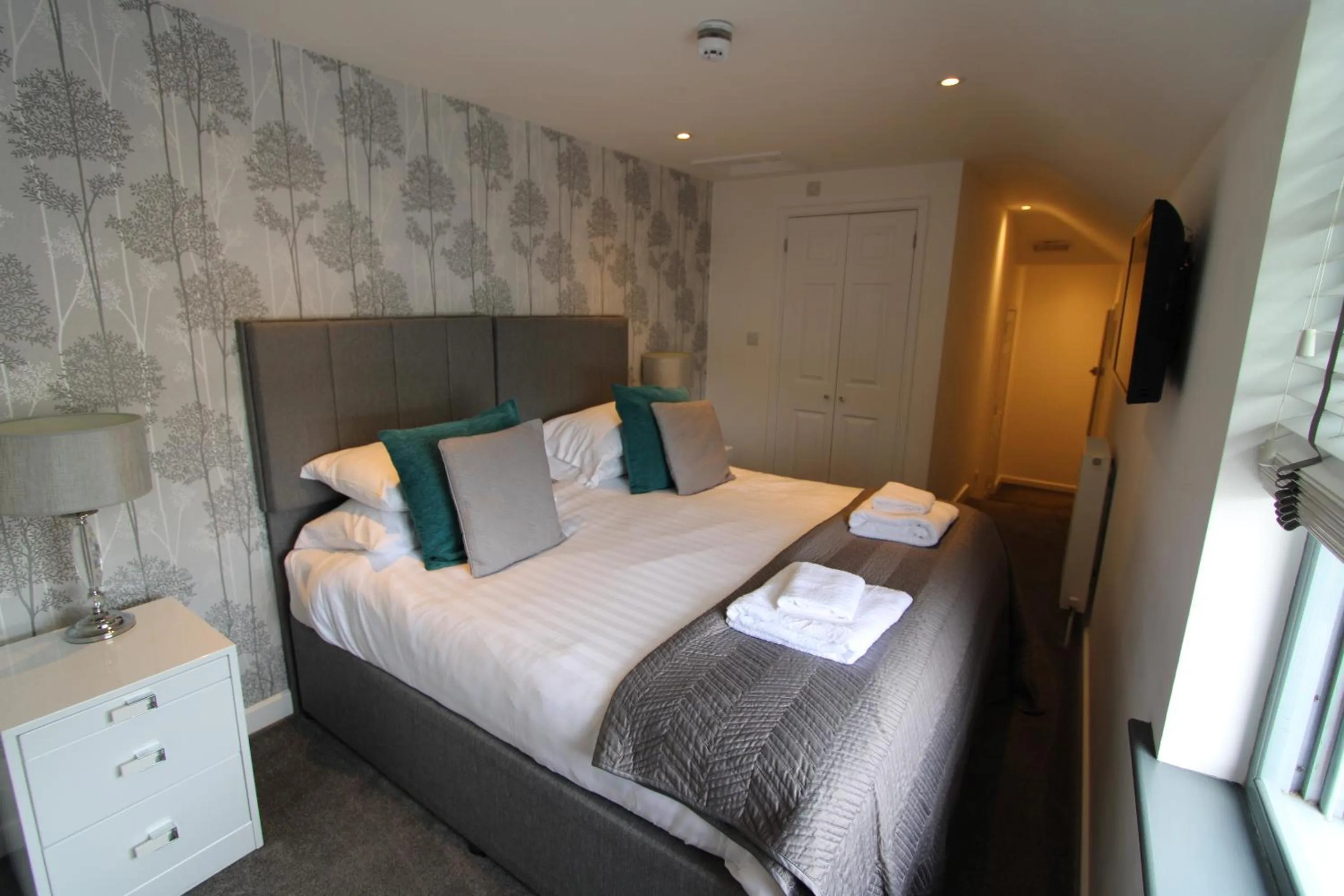 Rose and Crown Hotel & Hope and Anchor Bar