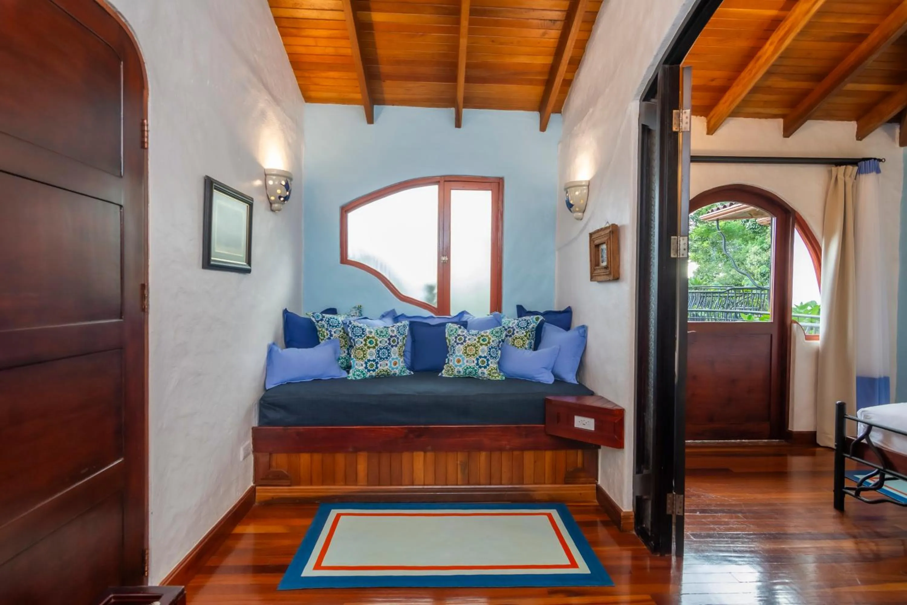 Seating area, Bed in Finca Rosa Blanca Coffee Farm and Inn