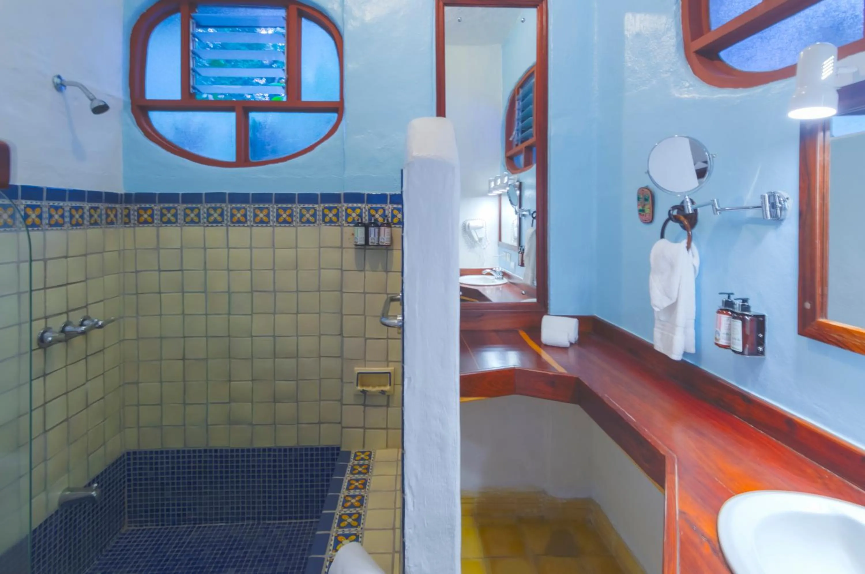 Shower in Finca Rosa Blanca Coffee Farm and Inn