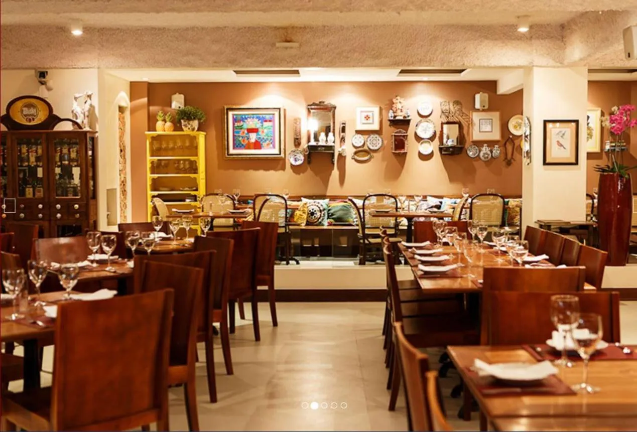 Restaurant/places to eat in Livramento Palace Hotel