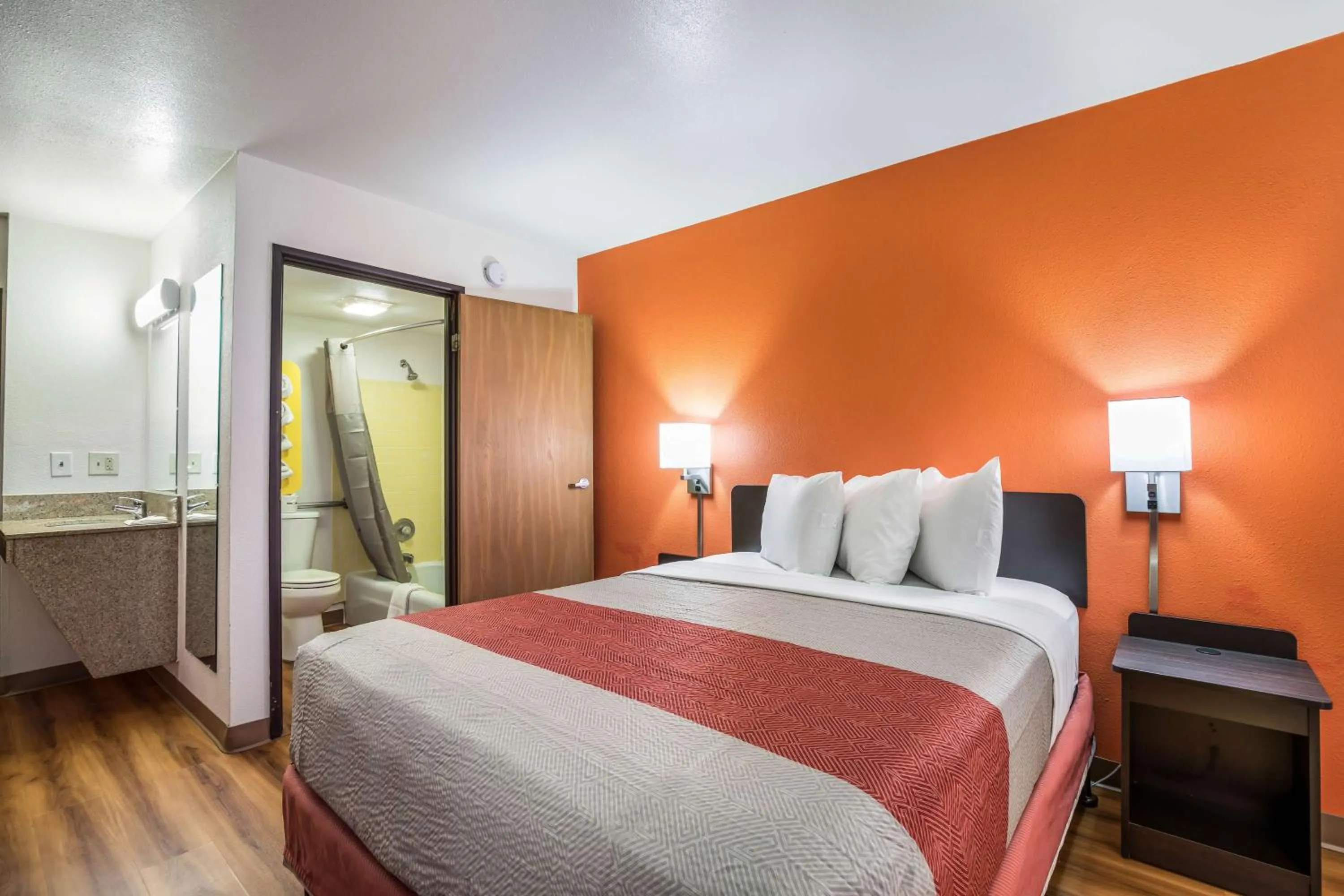 Bedroom, Bed in Motel 6-Madison, WI - East