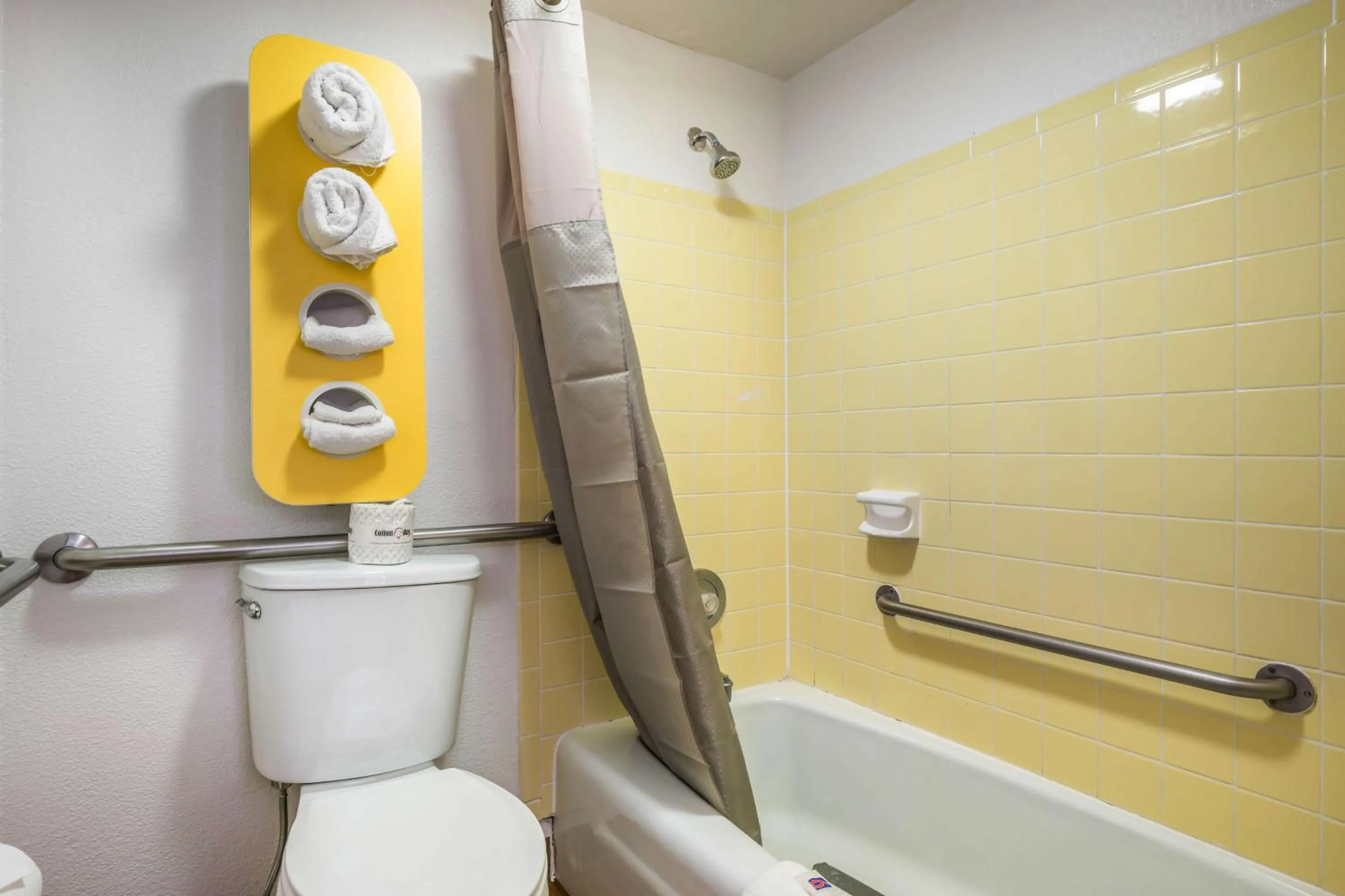 Bedroom in Motel 6-Madison, WI - East