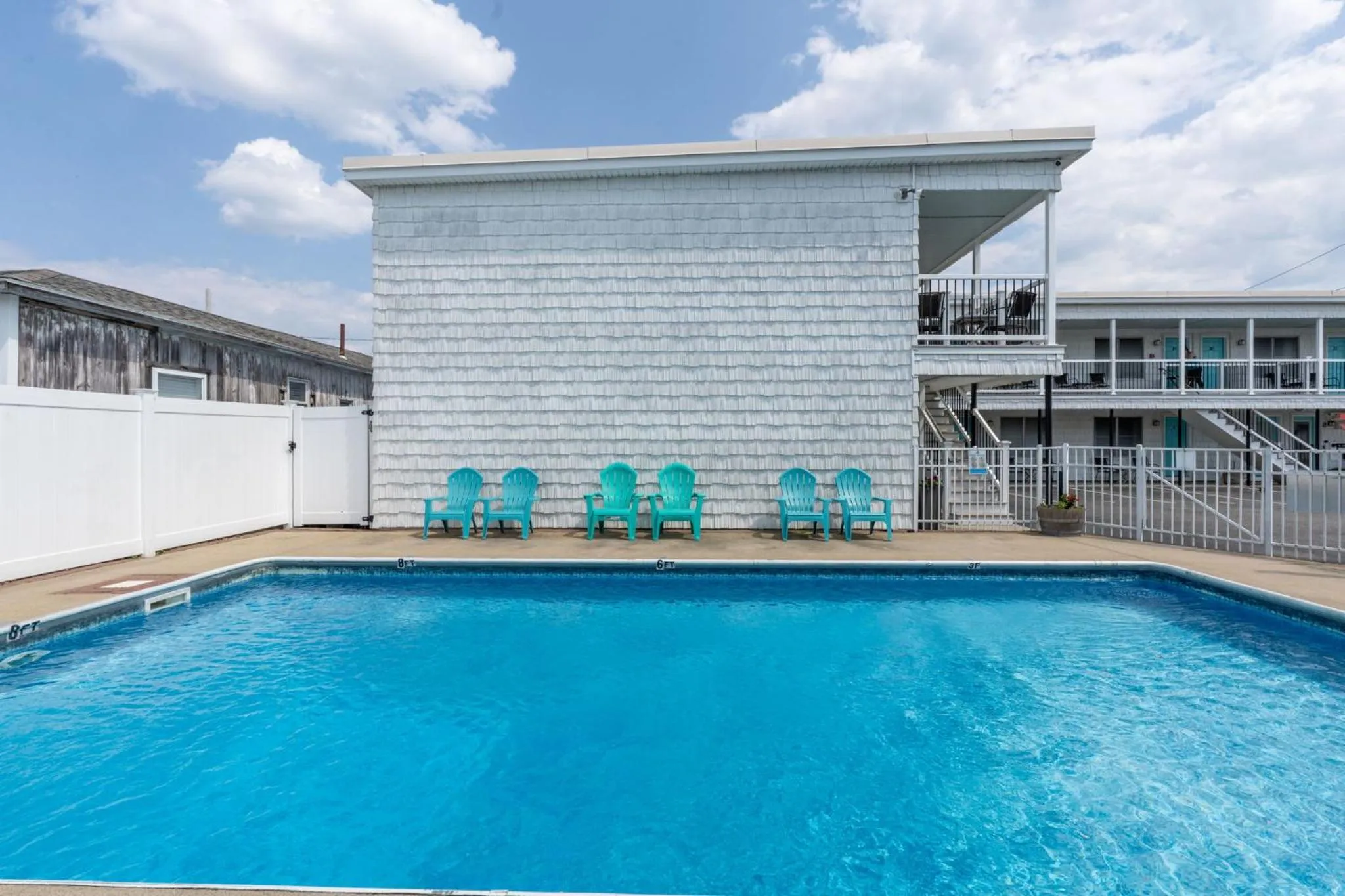 Swimming pool in Echo Motel