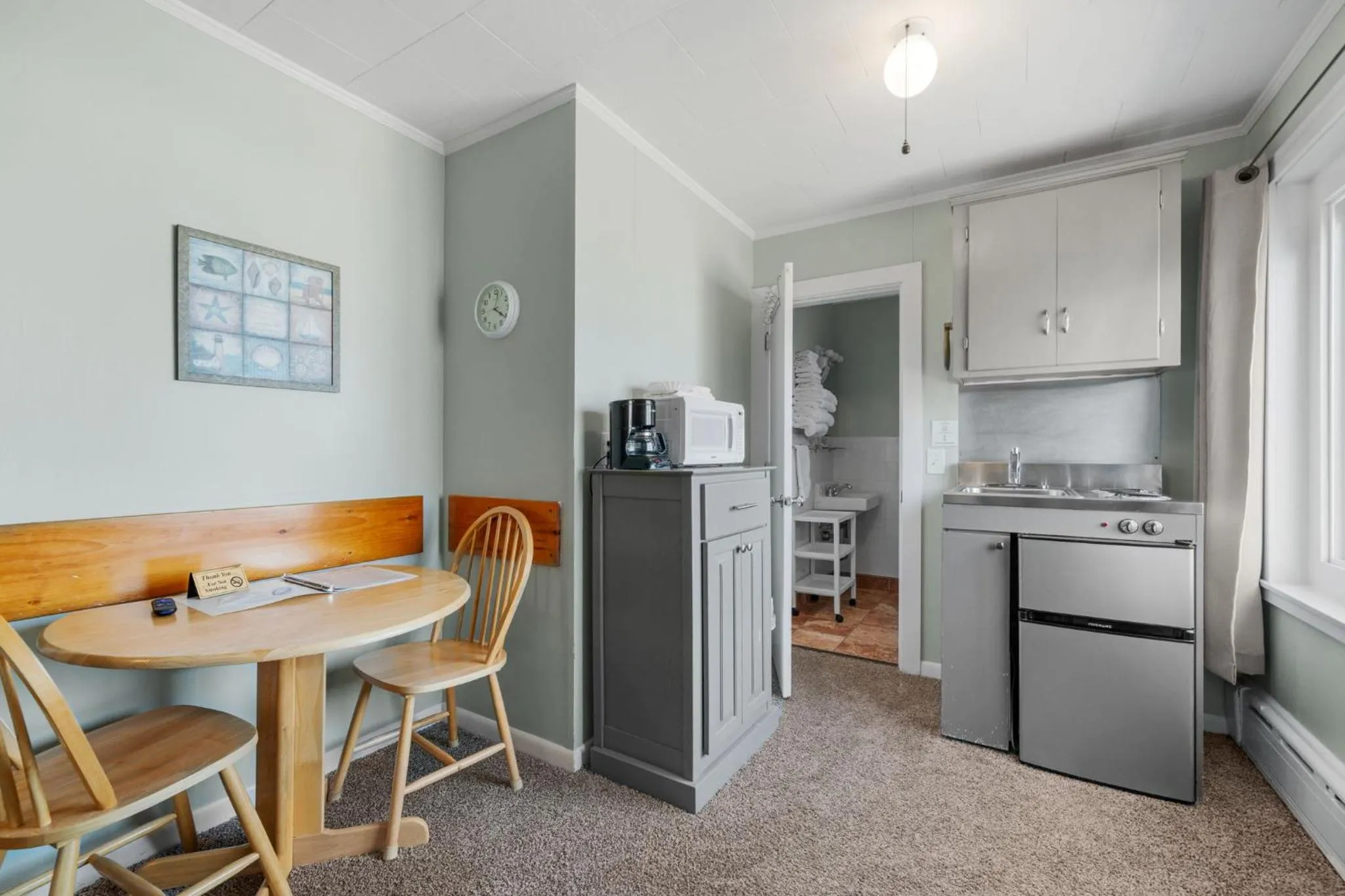 Kitchen or kitchenette in Echo Motel