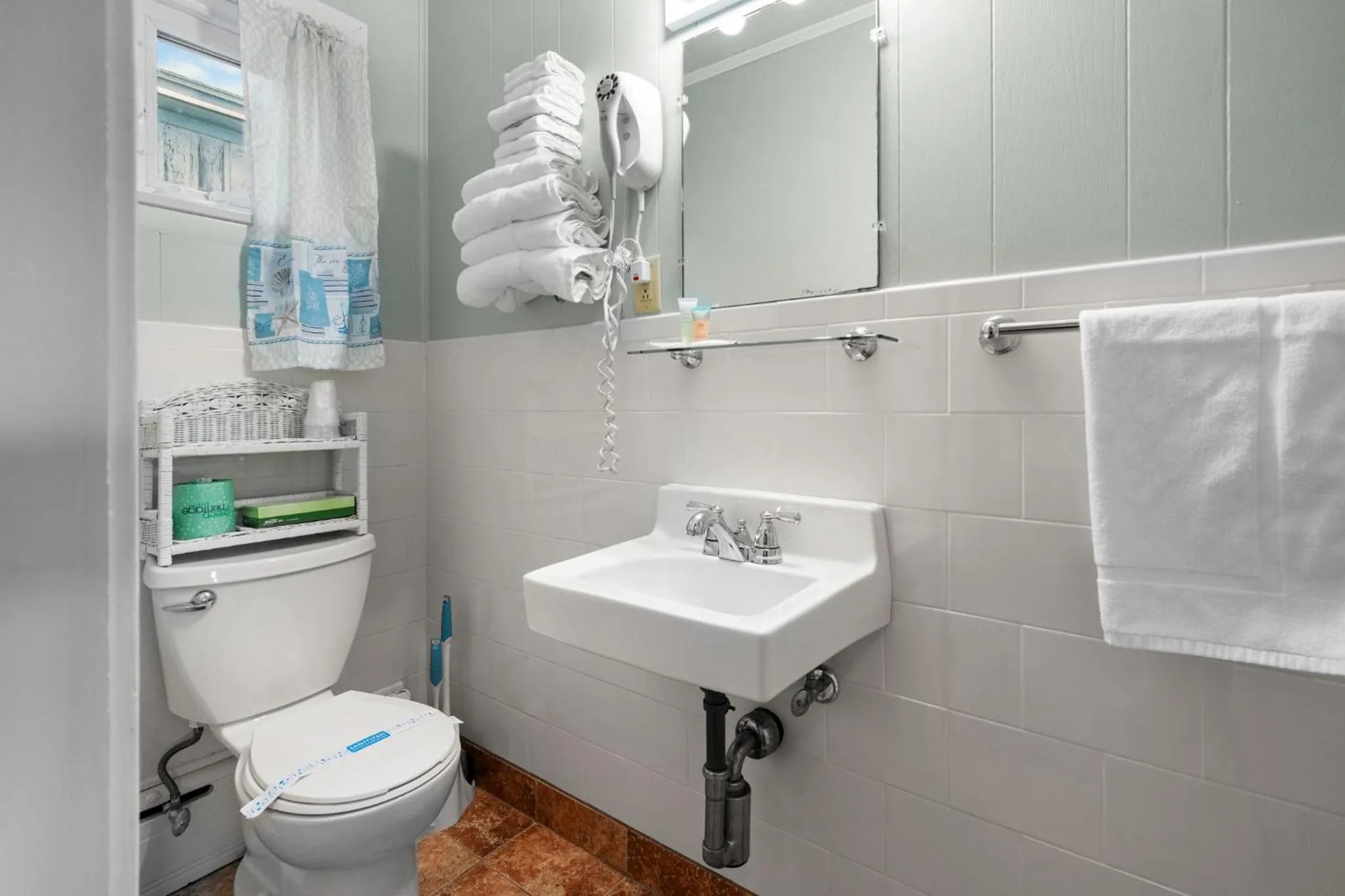 Bathroom in Echo Motel