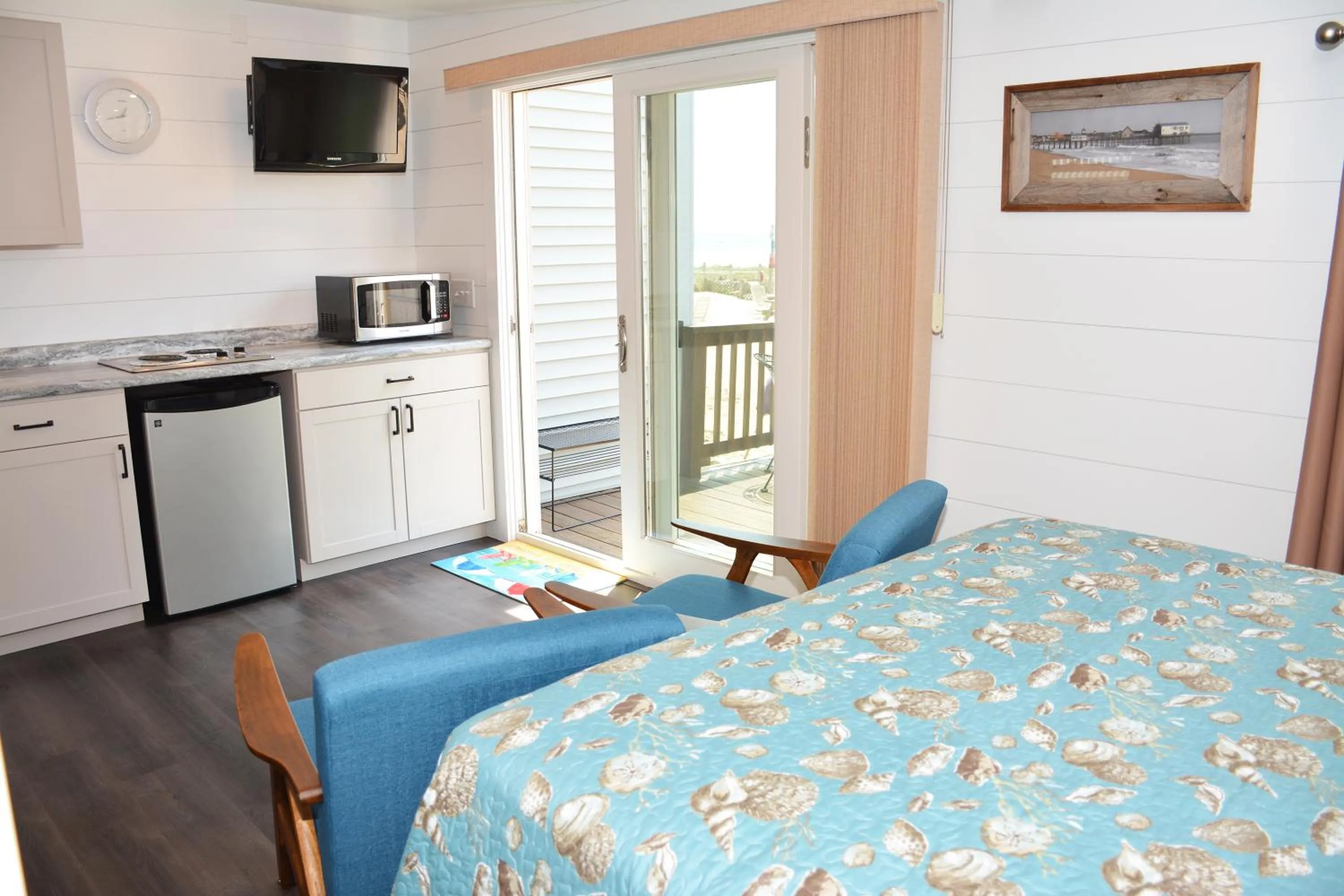 Kitchen or kitchenette, Bed in Echo Motel
