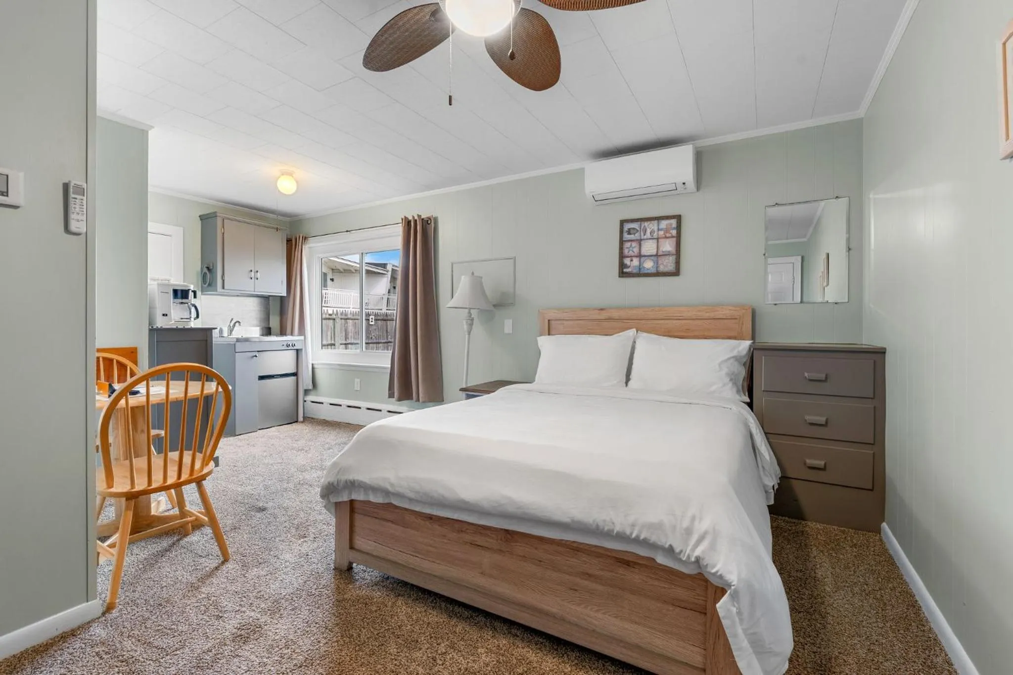 Photo of the whole room, Bed in Echo Motel