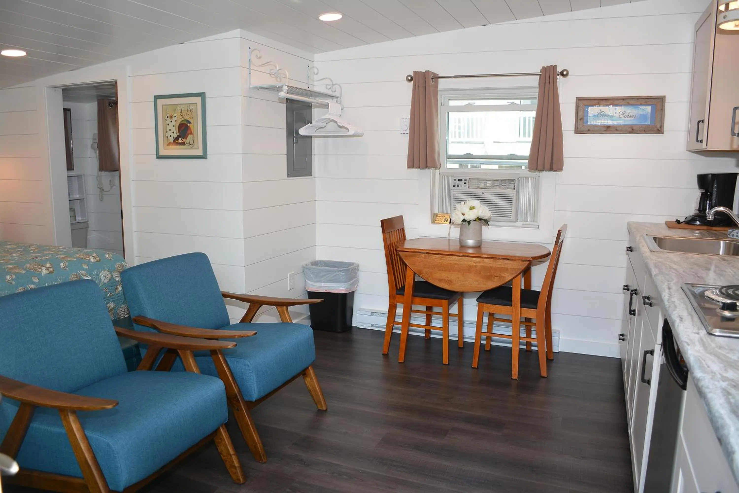 Kitchen or kitchenette in Echo Motel