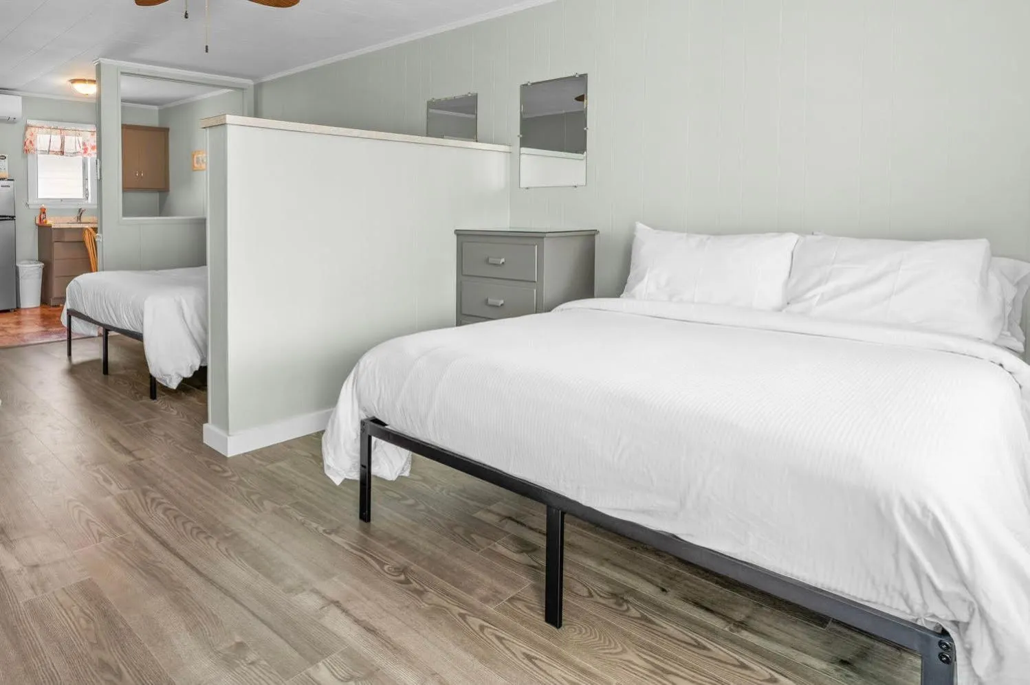 Photo of the whole room, Bed in Echo Motel