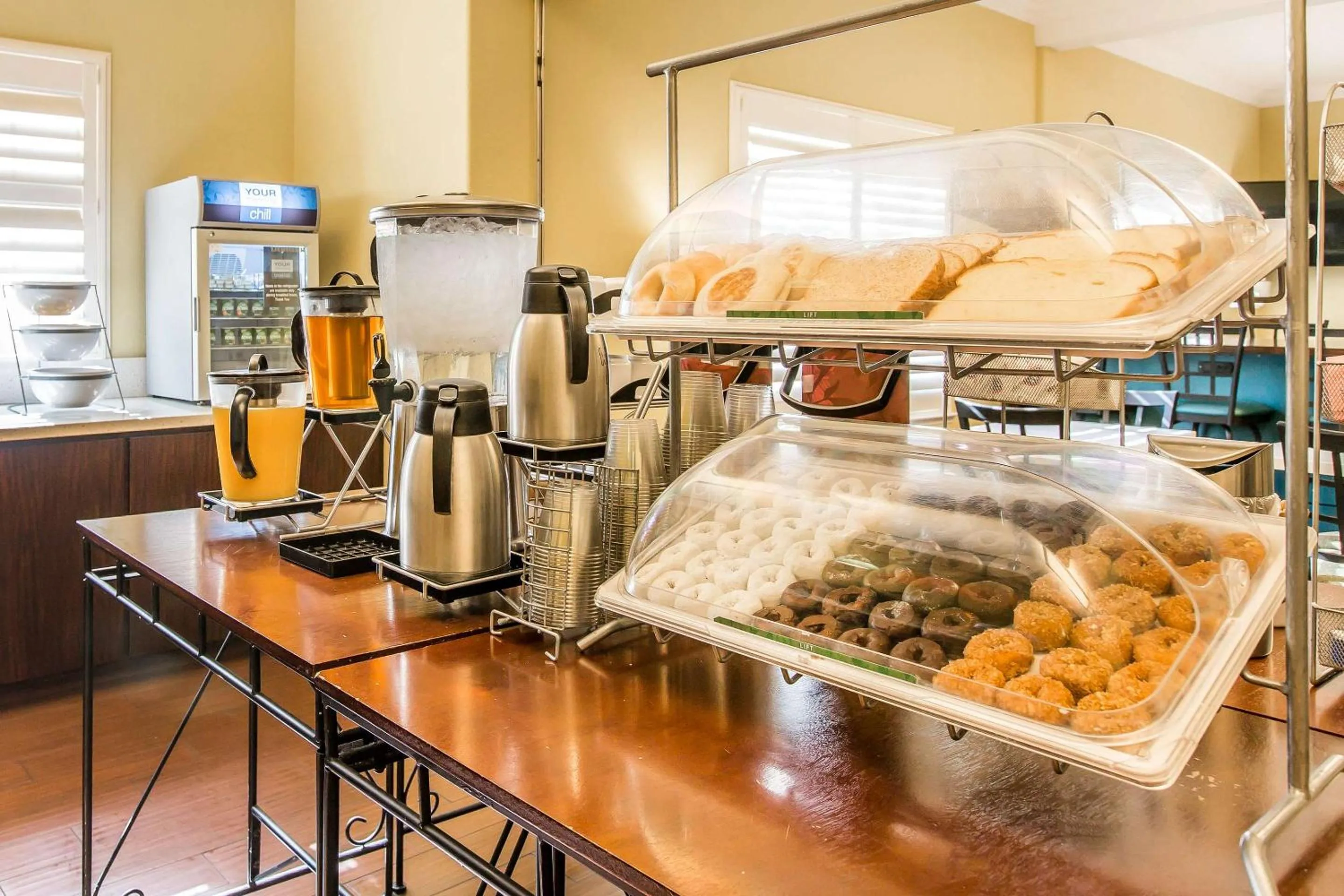 Breakfast in Comfort Suites Fresno River Park