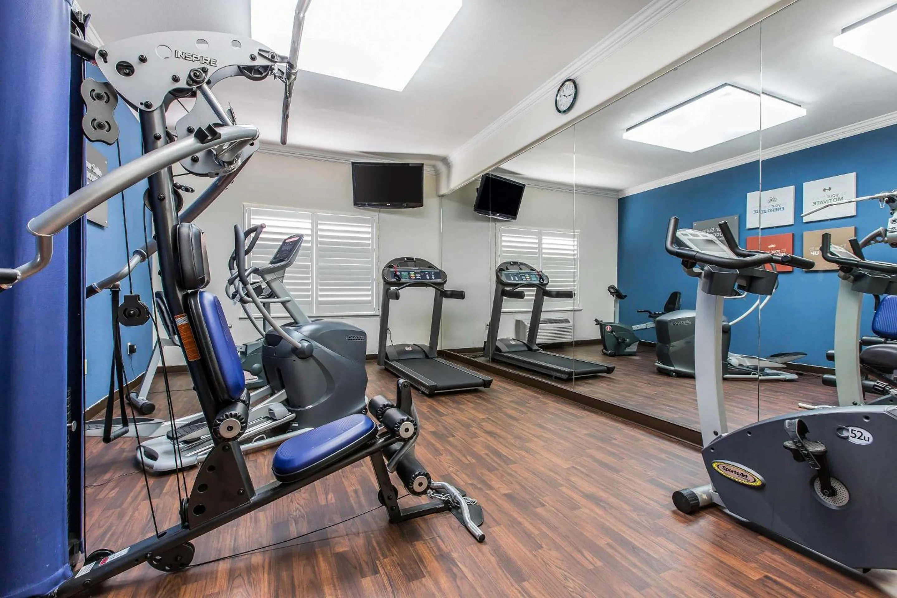Fitness centre/facilities in Comfort Suites Fresno River Park