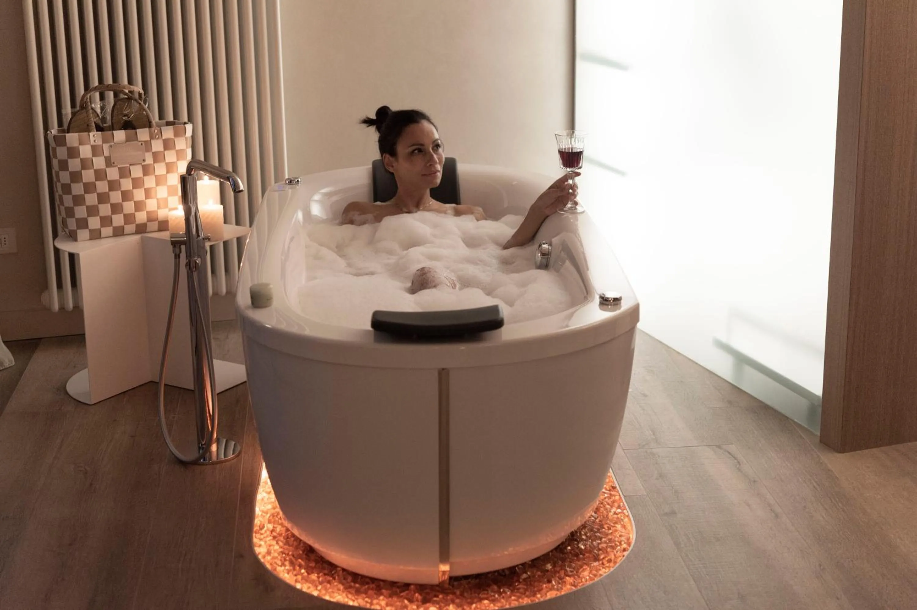 Hot Tub in San Colombano Suites