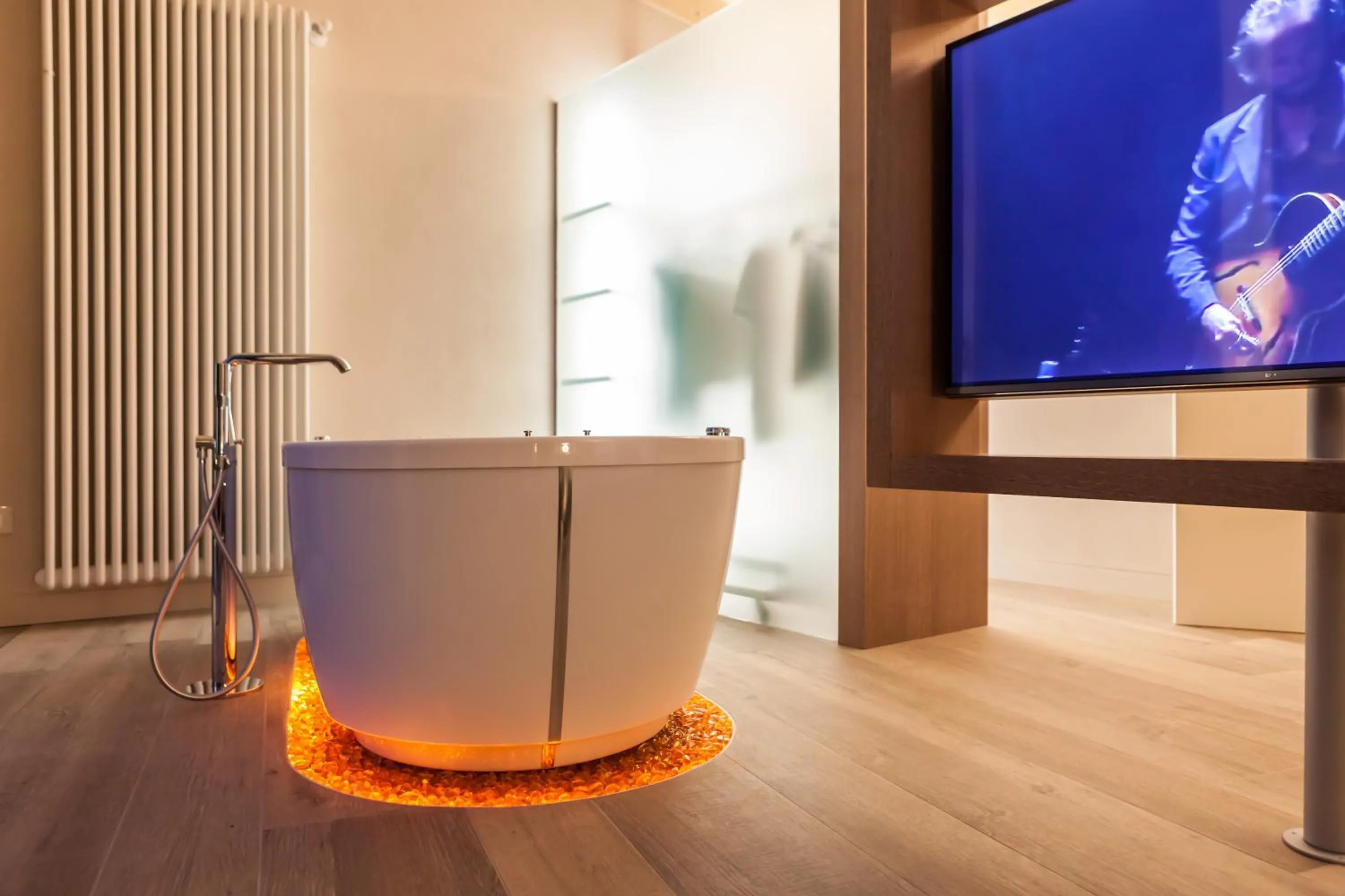 Hot Tub in San Colombano Suites