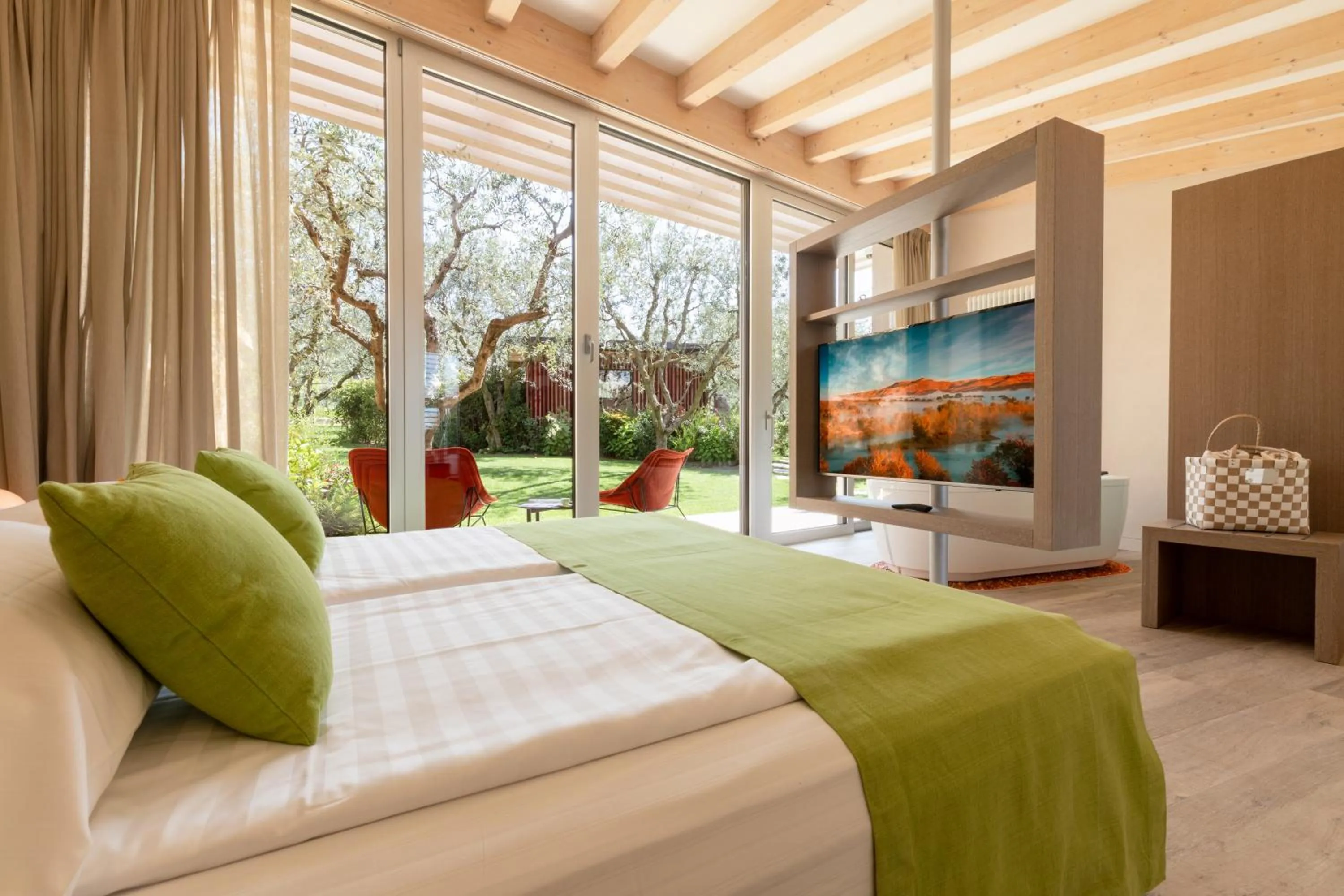 Hot Tub, Bed in San Colombano Suites