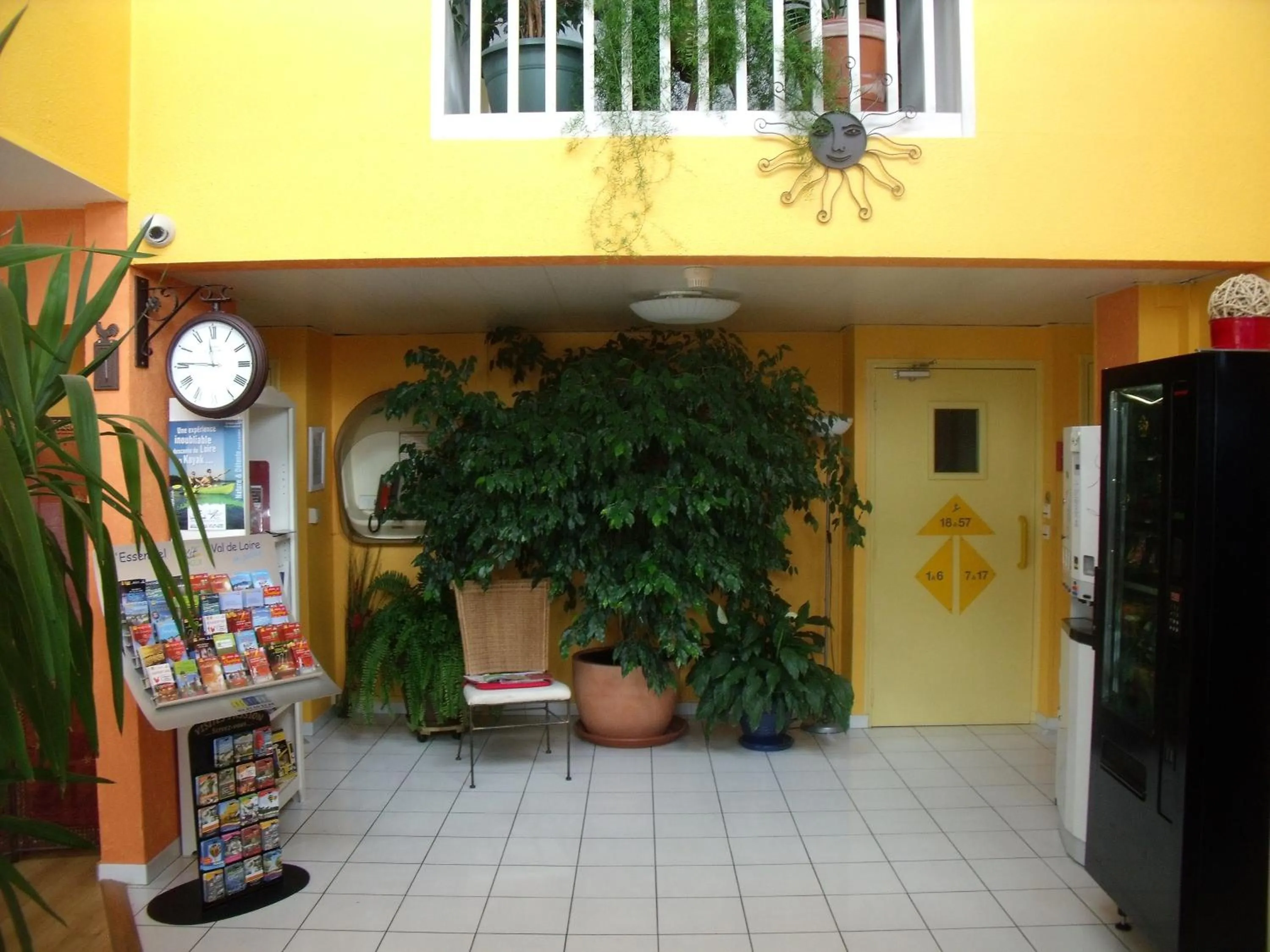 Lobby or reception in Hôtel Noctuel Blois Sud