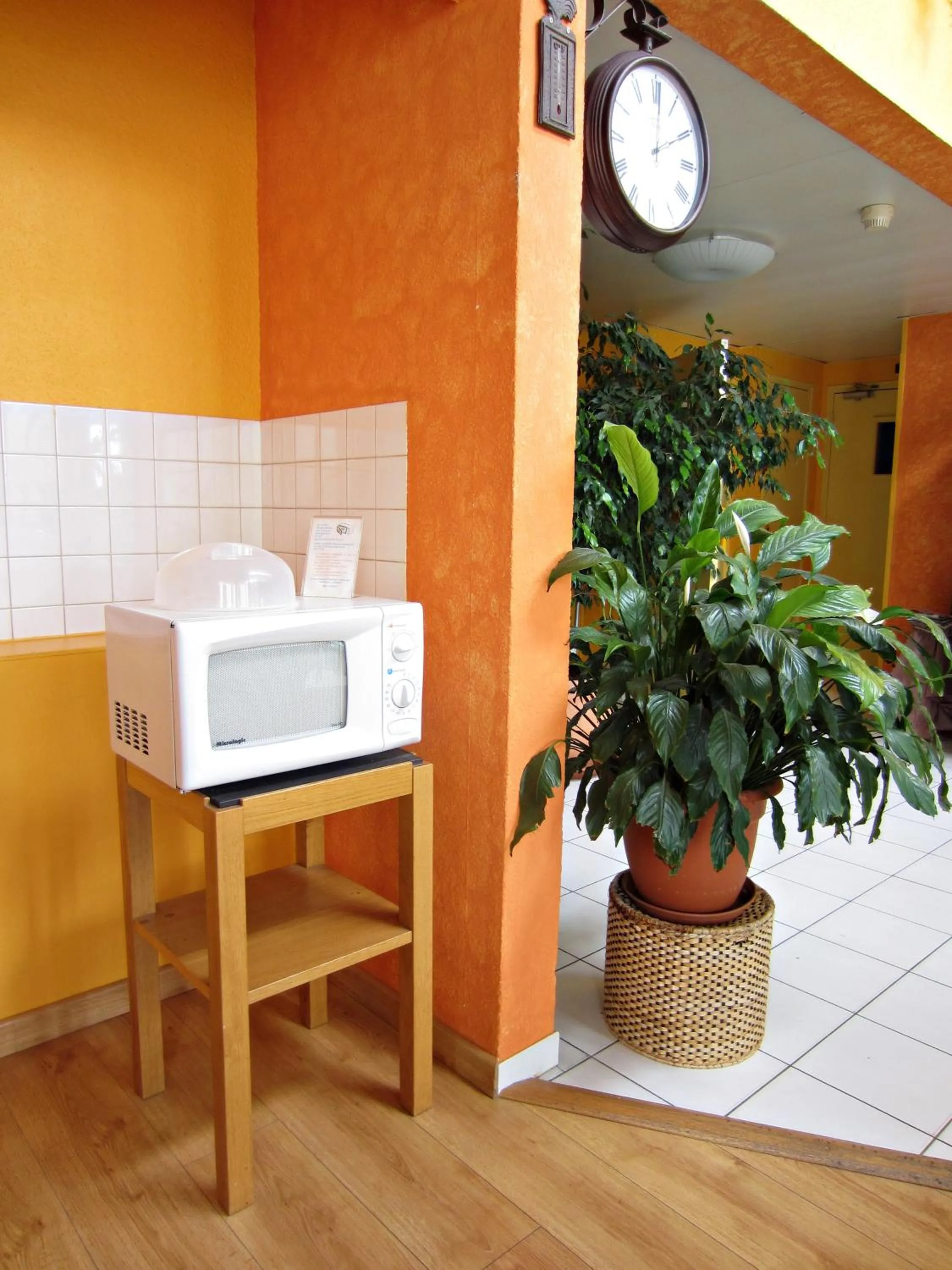 Restaurant/places to eat in Hôtel Noctuel Blois Sud