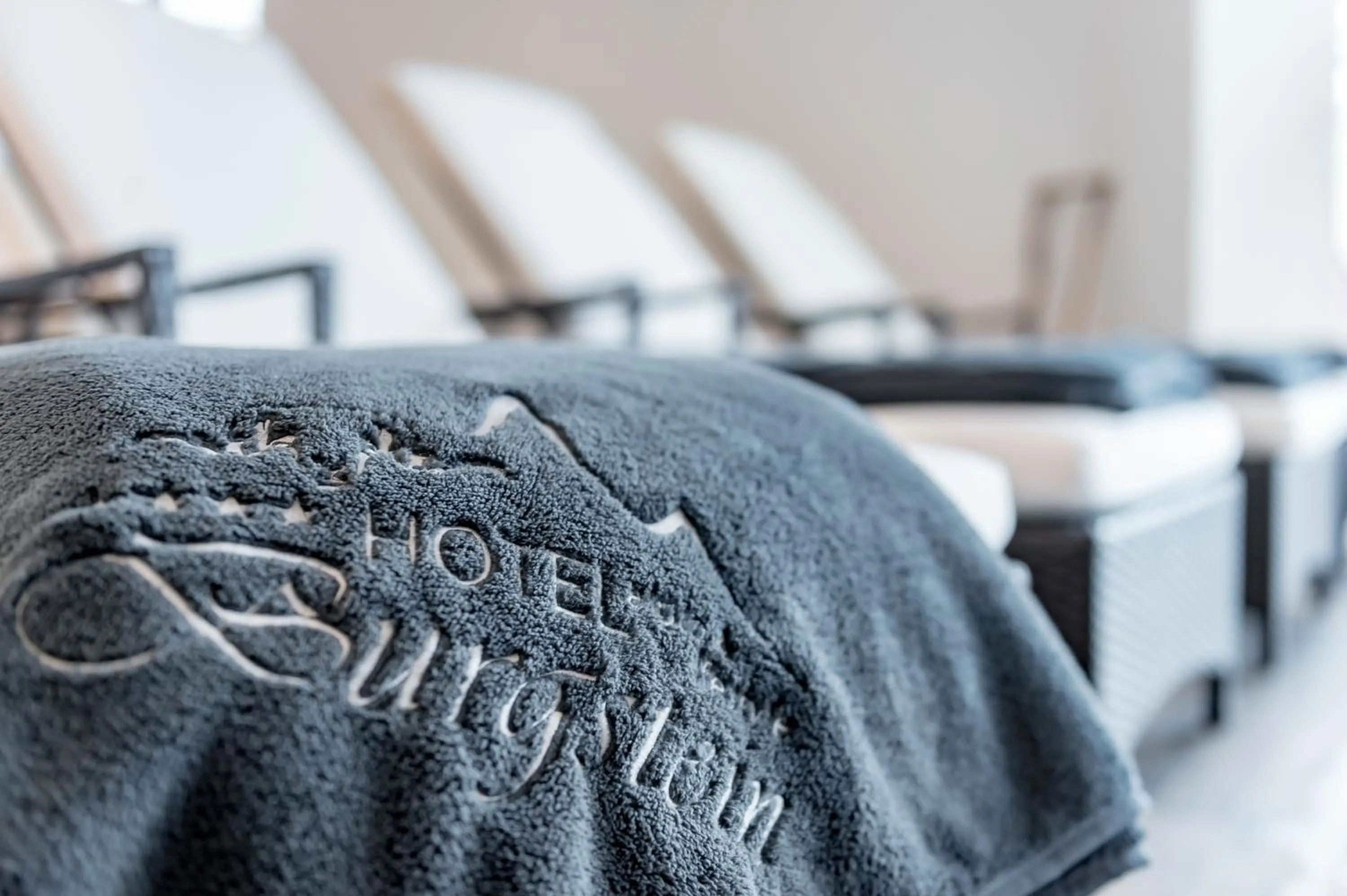 Swimming pool, Bed in Hotel Burgstein - alpin & lifestyle