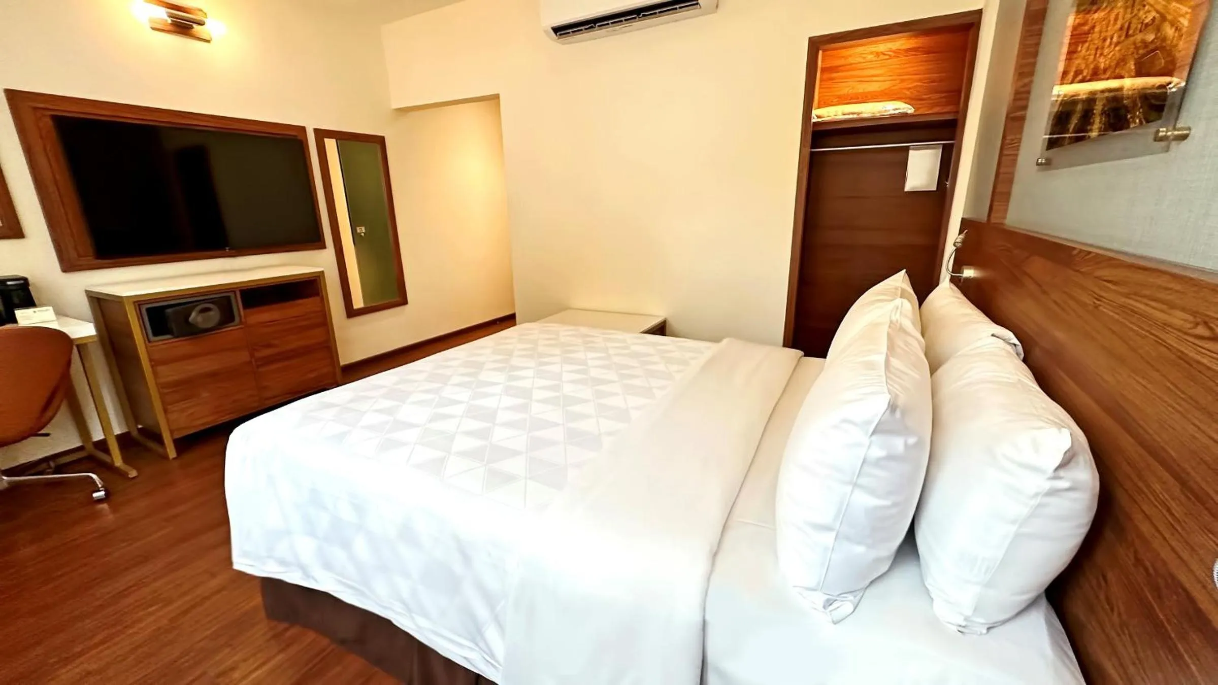 Bedroom, Bed in Hotel Ritz Ciudad de México