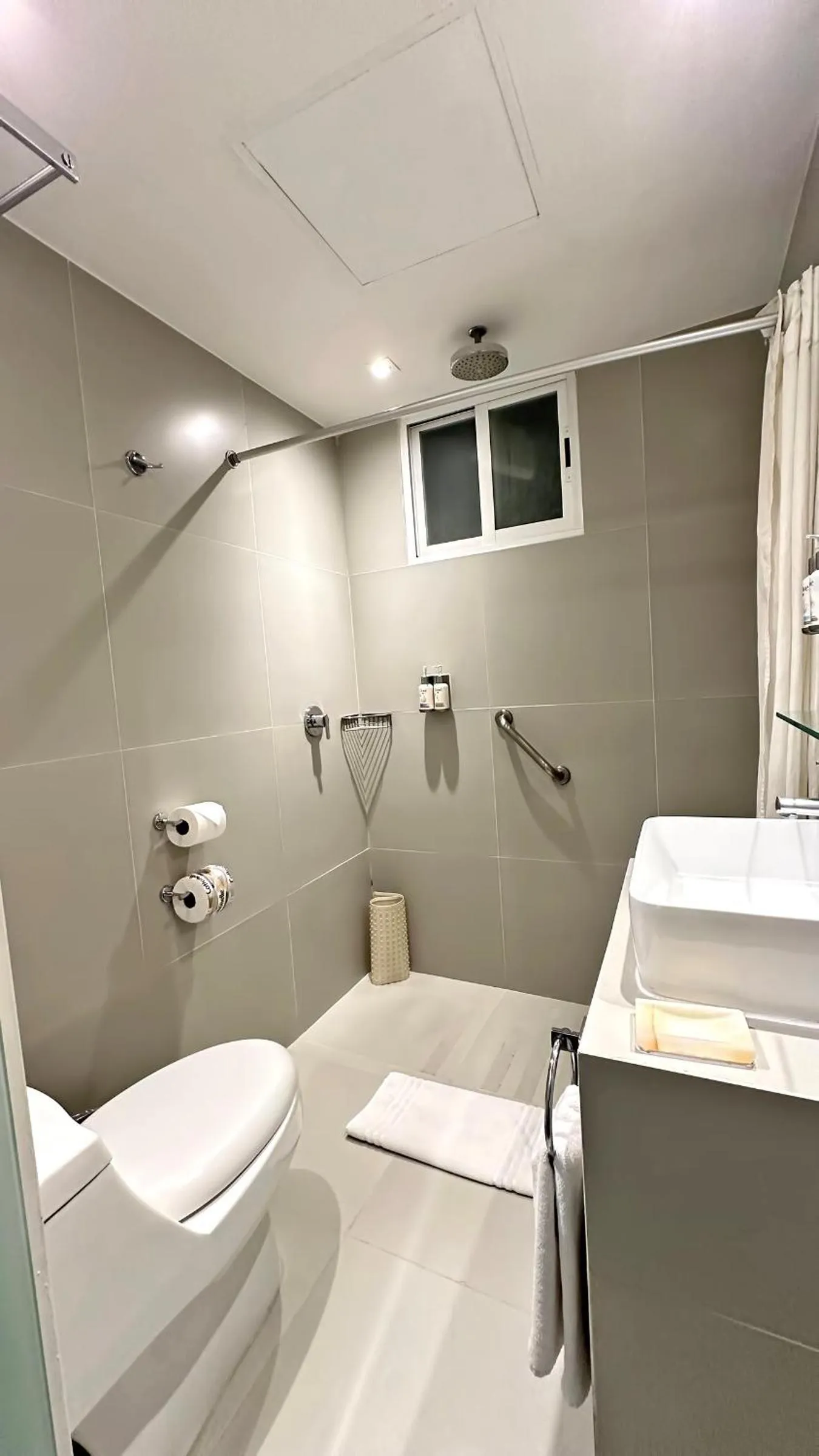 Shower in Hotel Ritz Ciudad de México