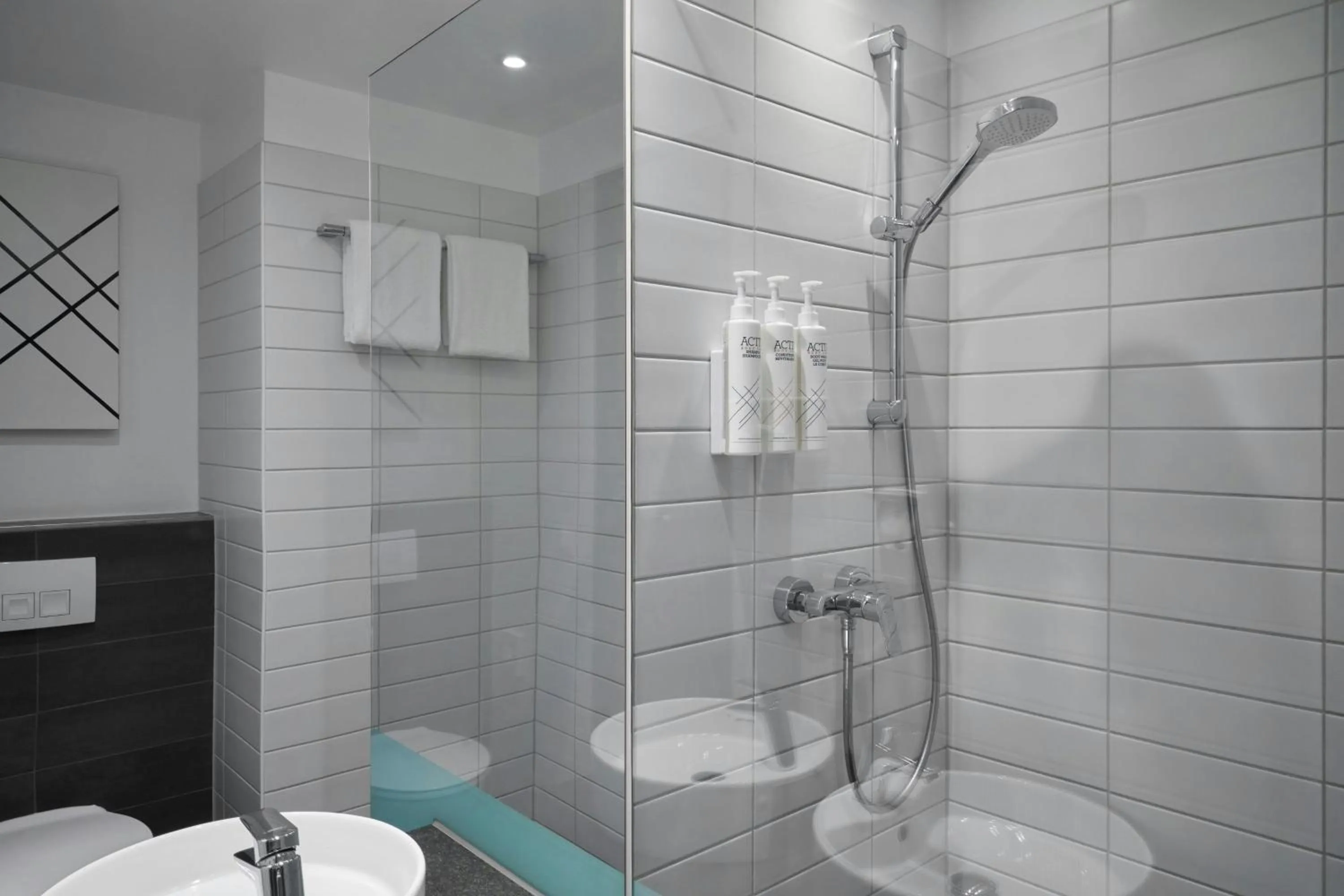 Bathroom in Four Points Flex by Sheraton Koblenz