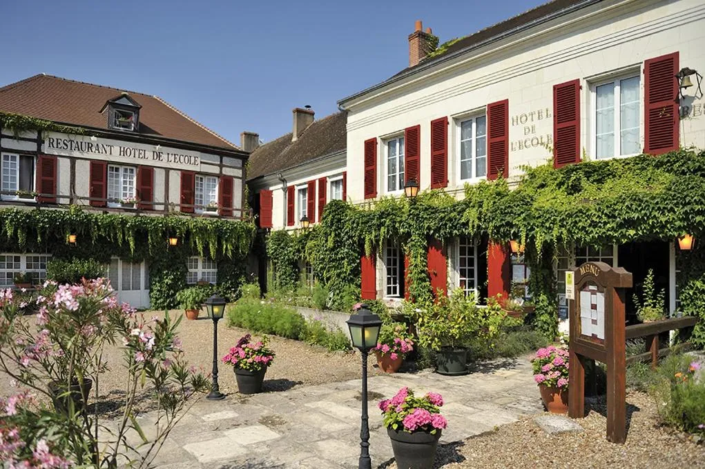 Property Building in Logis Hôtel Auberge De L'ecole