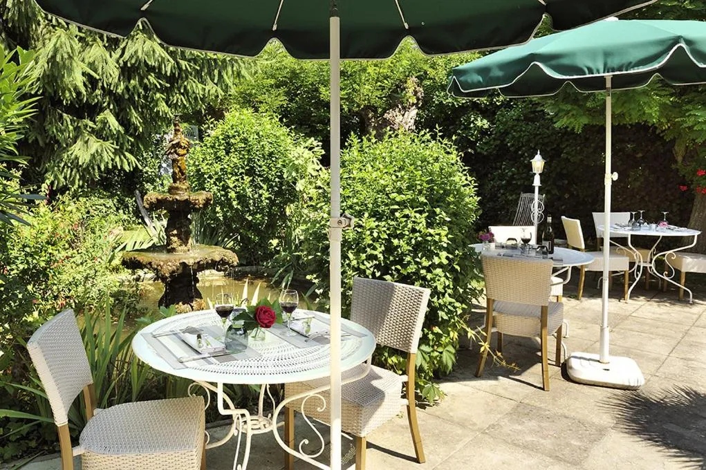 Restaurant/Places to Eat in Logis Hôtel Auberge De L'ecole