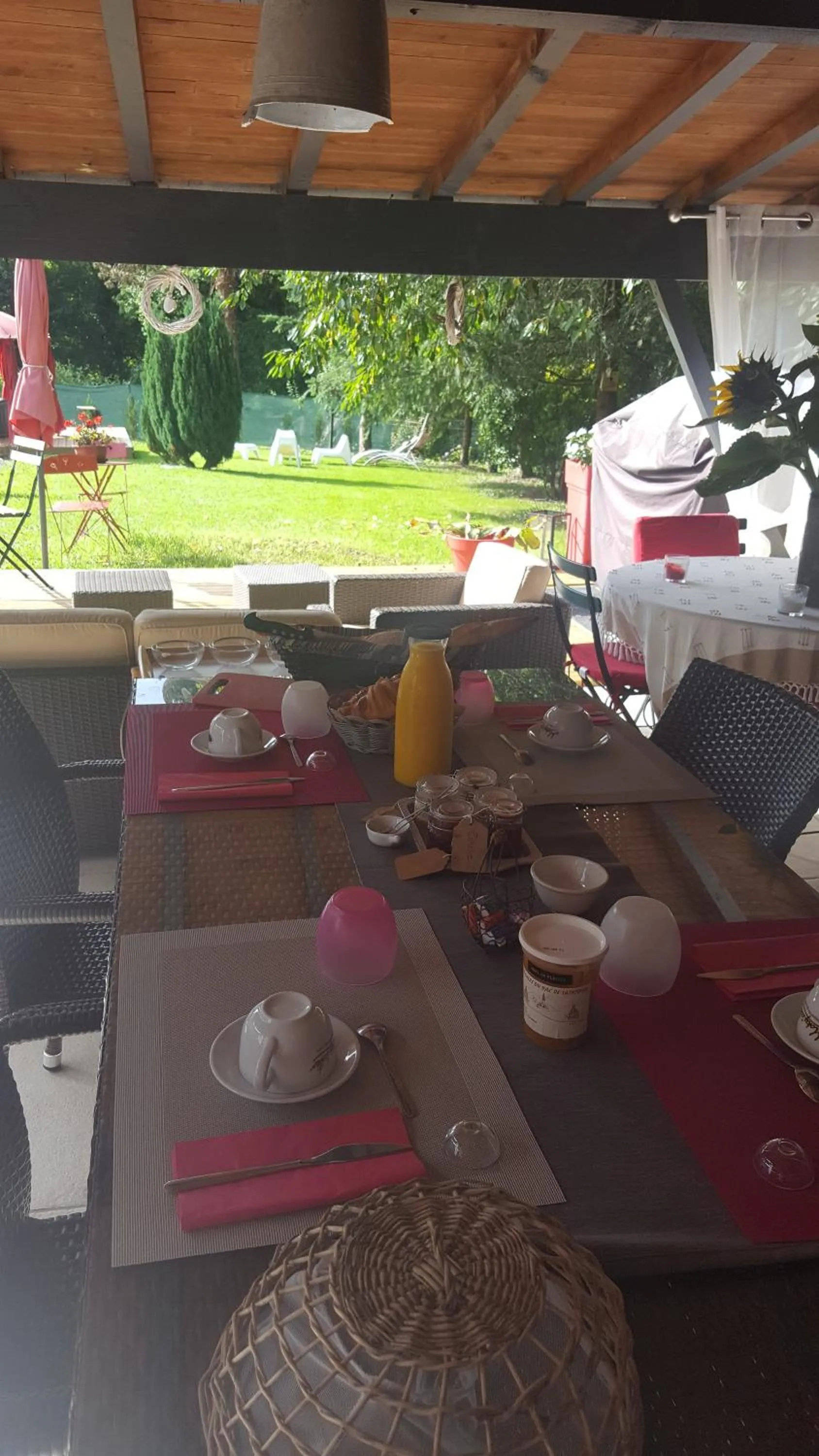 Continental breakfast in Clos des Morillons