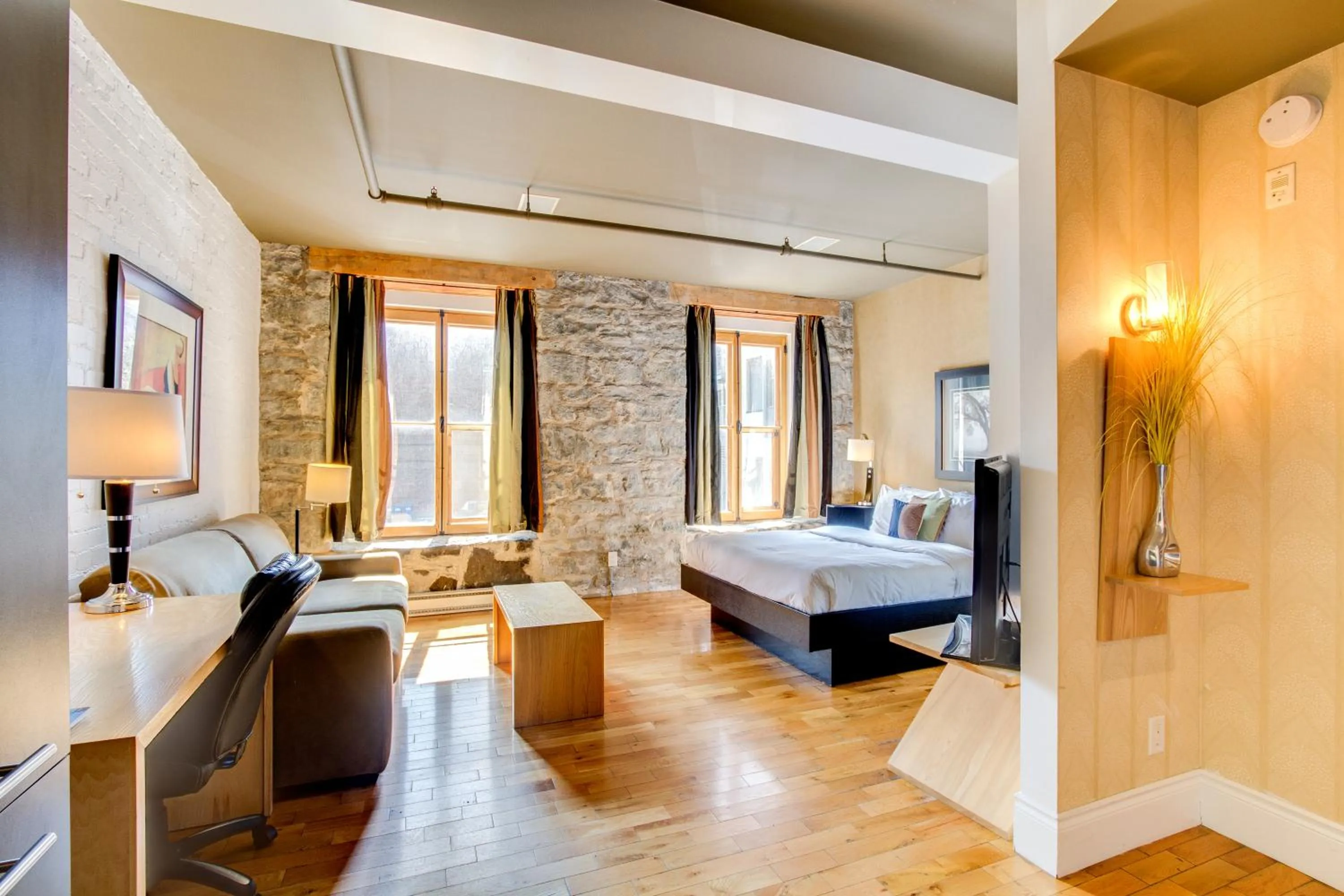 Photo of the whole room, Bed in Hotel Port-Royal