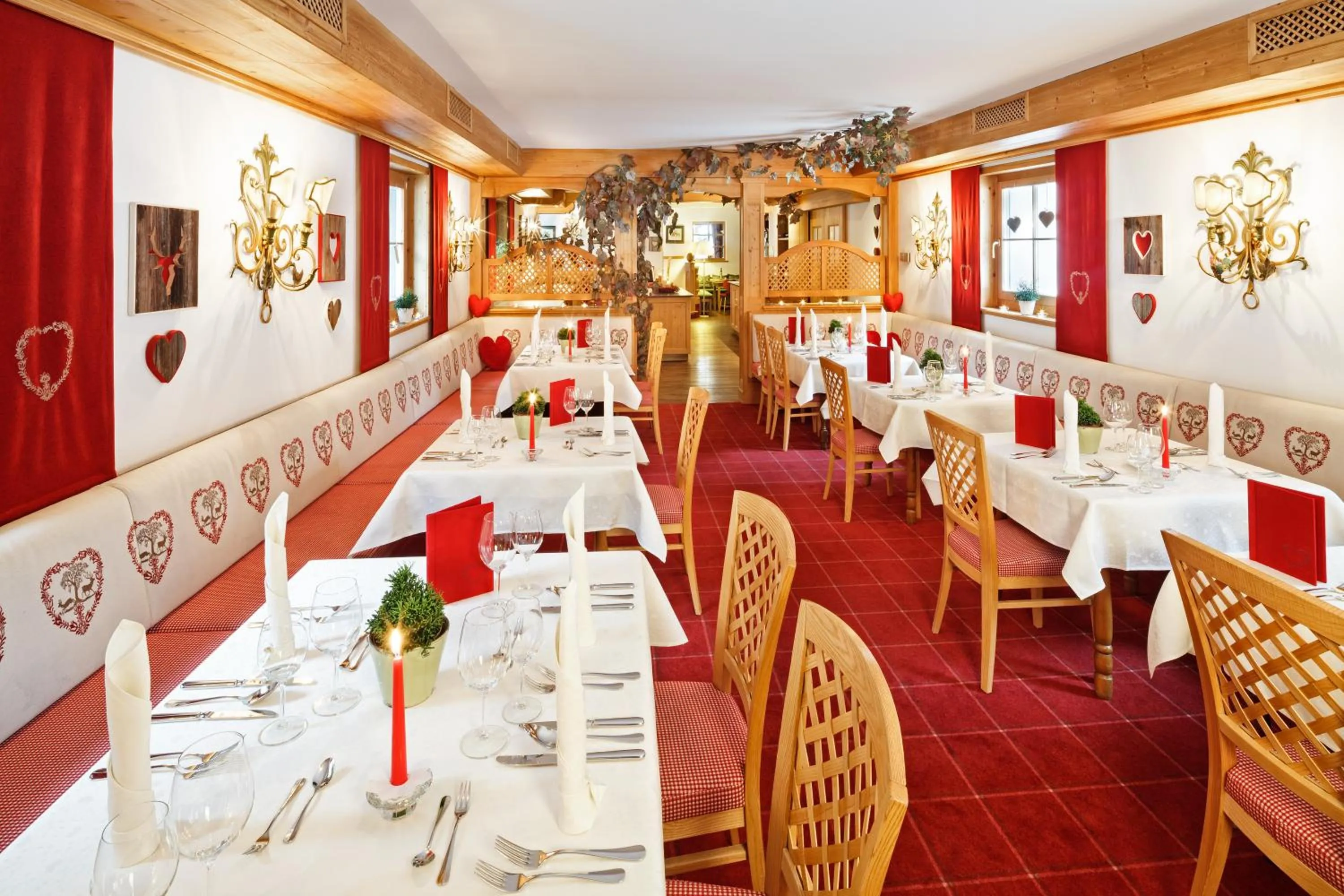 Restaurant/places to eat in Hotel Lech & Residenz Chesa Rosa