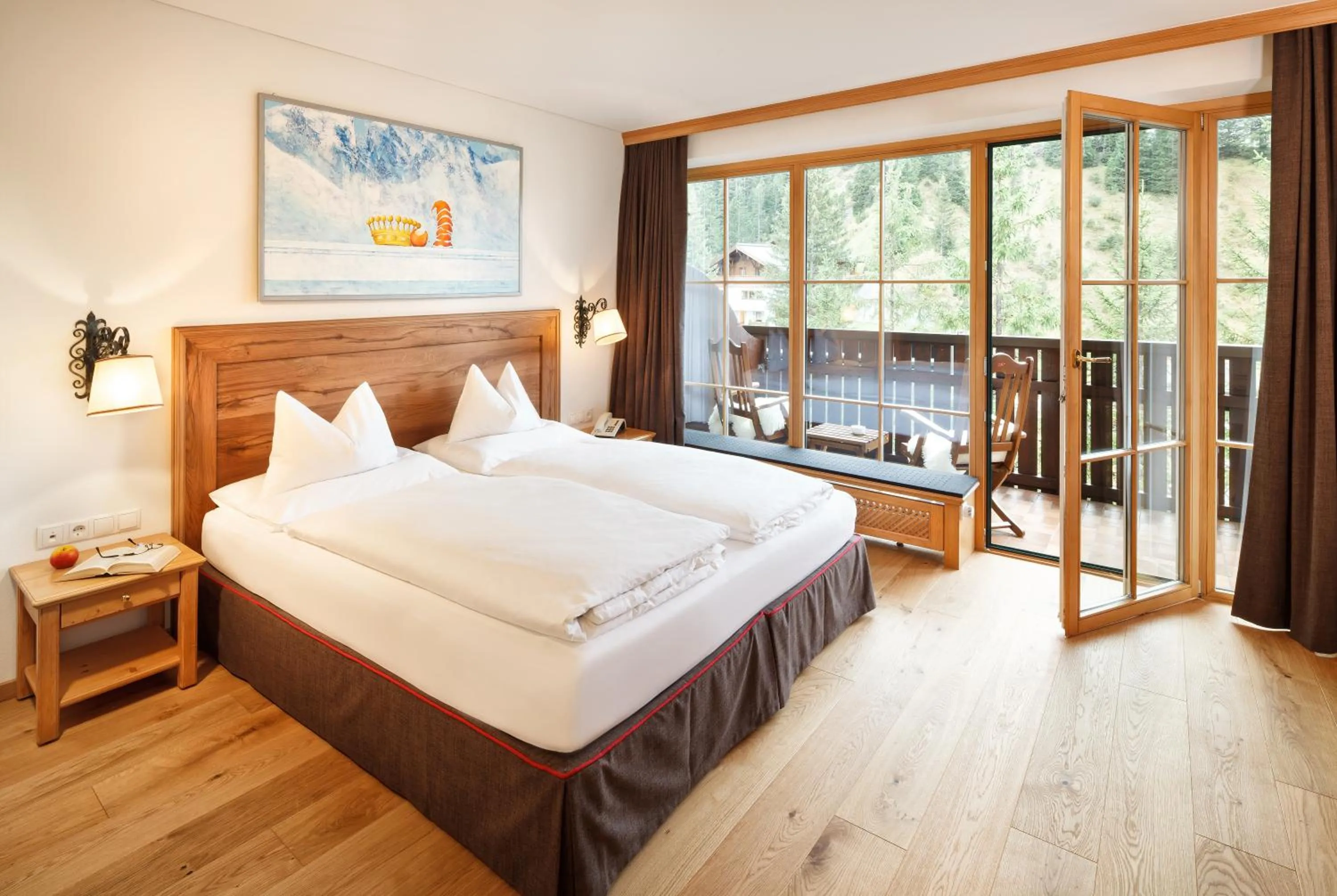Photo of the whole room, Bed in Hotel Lech & Residenz Chesa Rosa