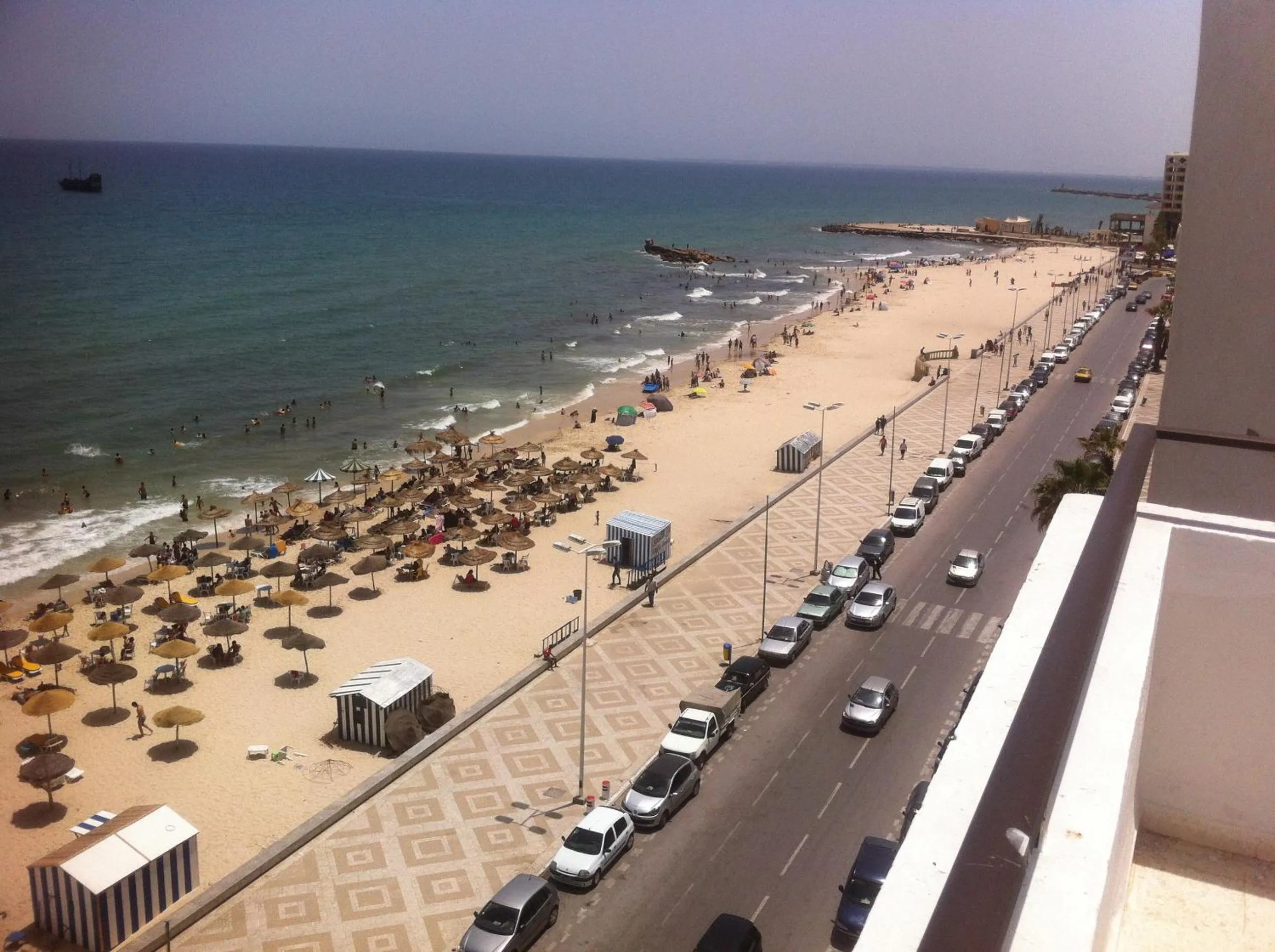 Beach in Residence Boujaafar