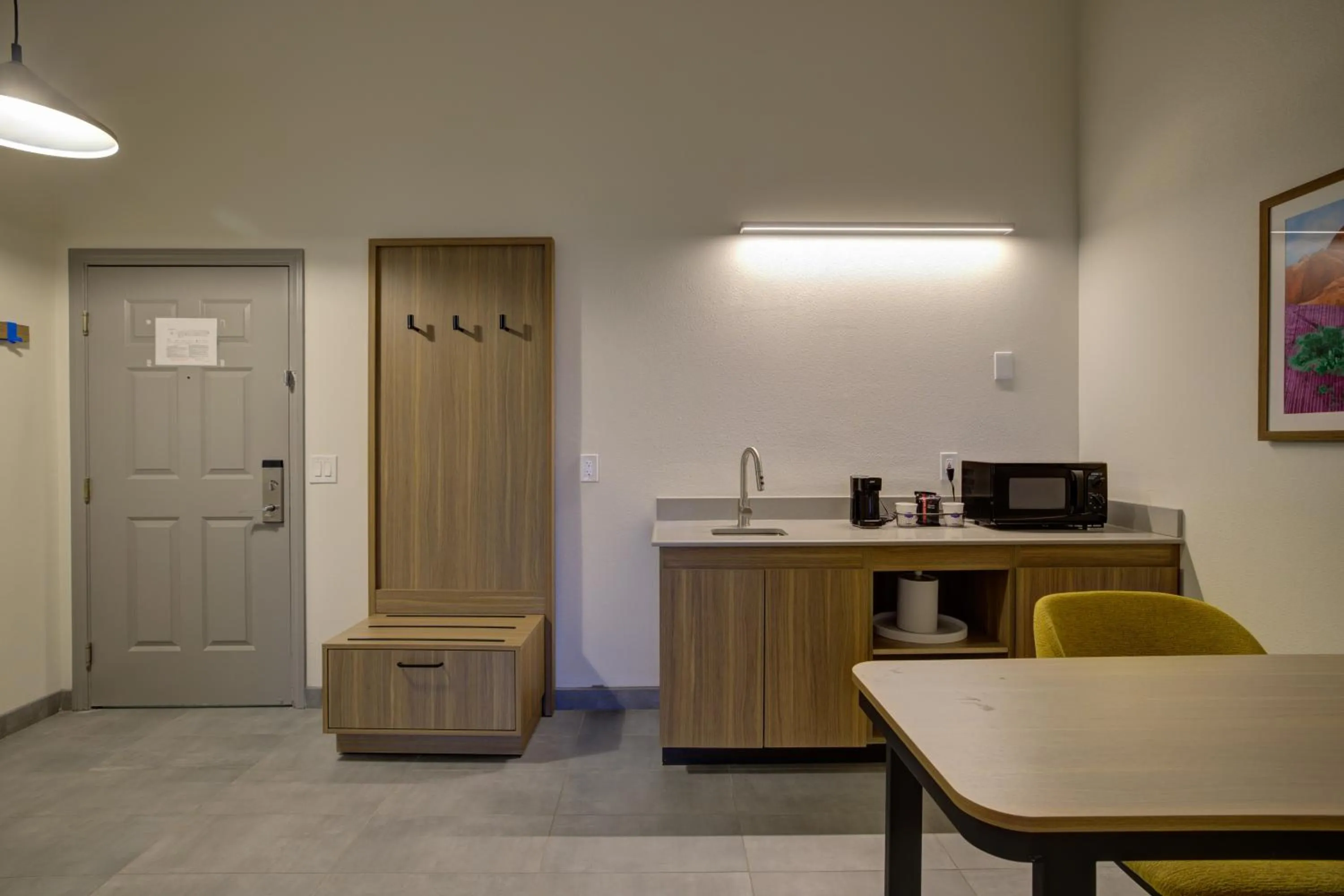 microwave in Hampton Inn & Suites by Hilton Mesquite