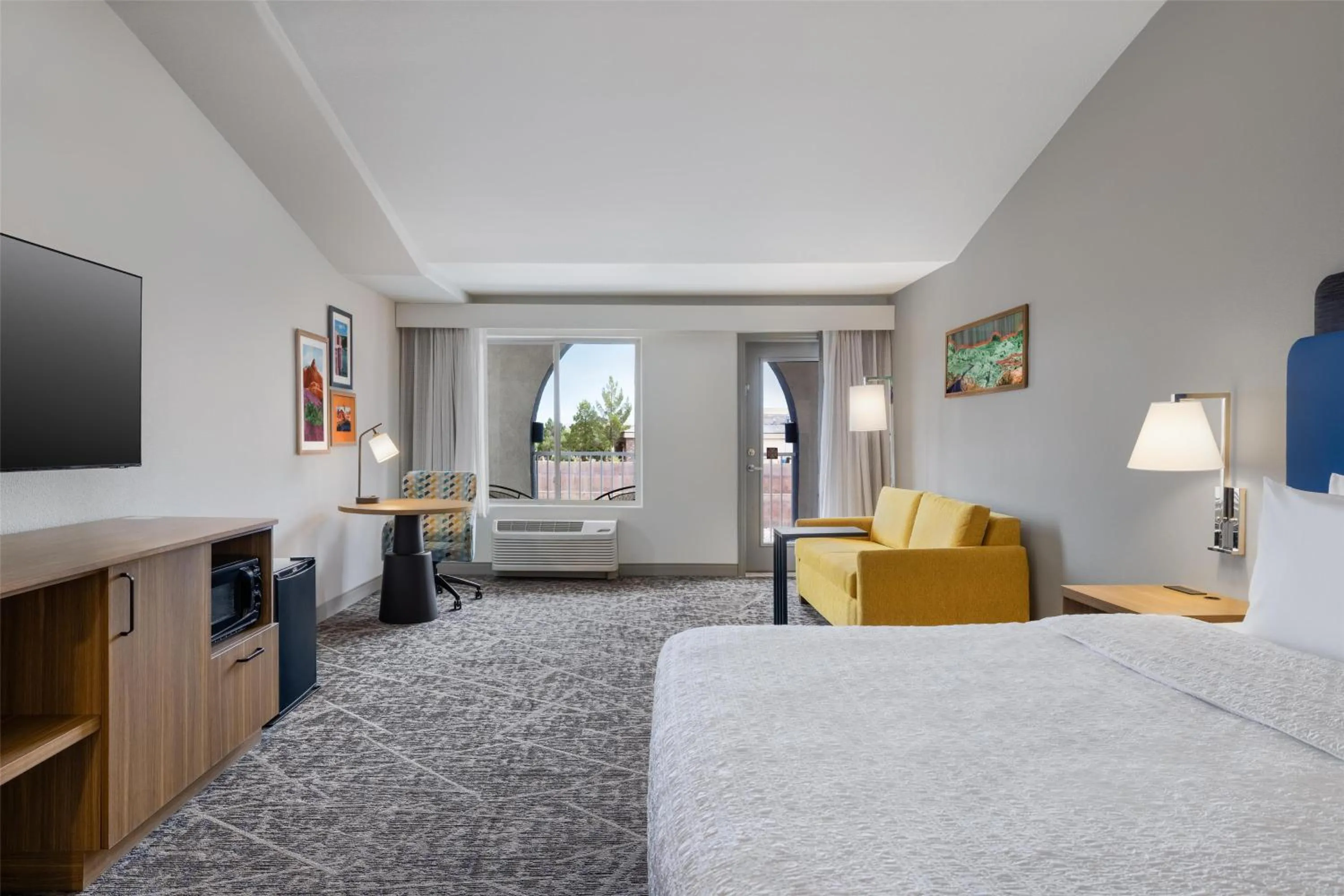 Living room, Bed in Hampton Inn & Suites by Hilton Mesquite