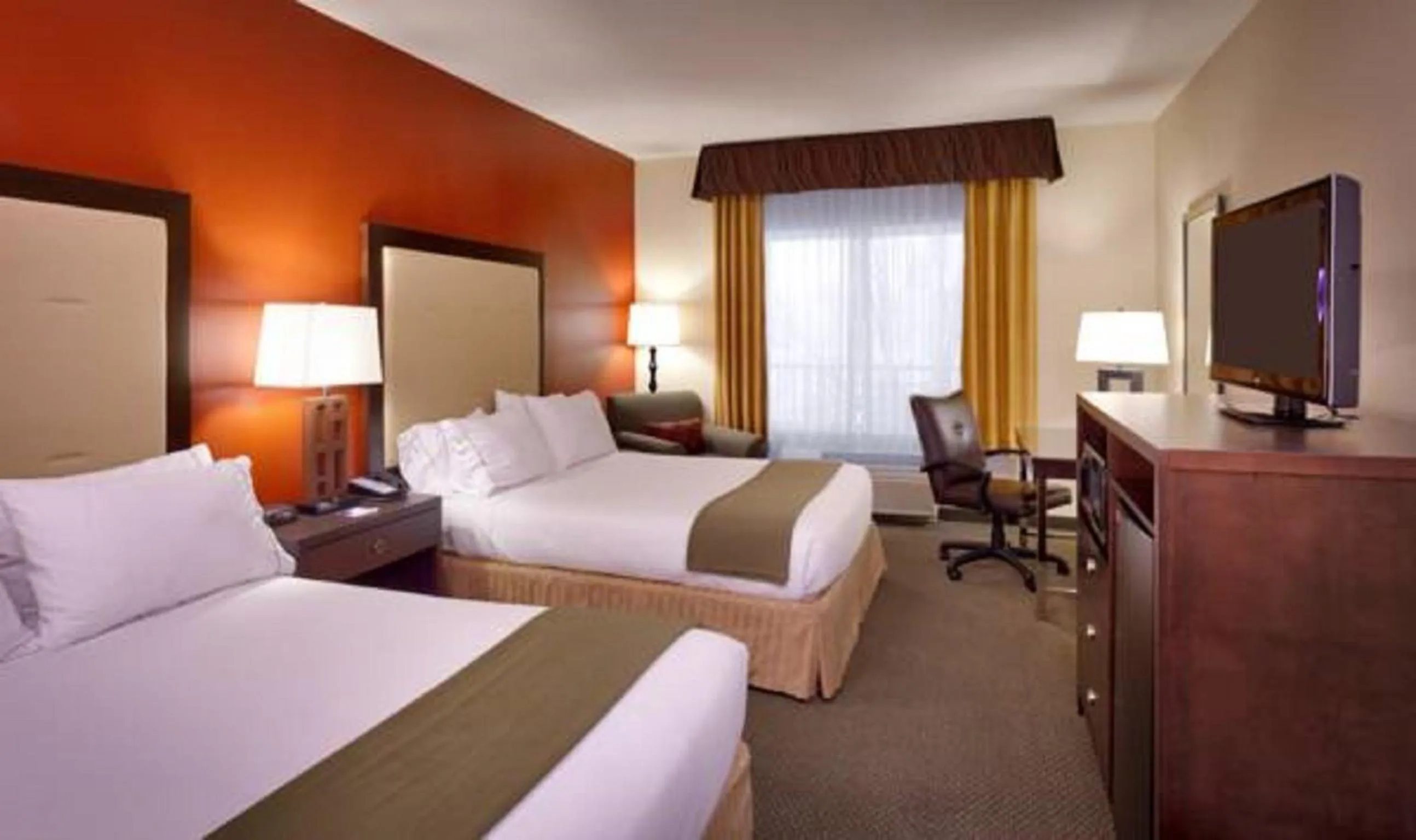 Photo of the whole room, Bed in Holiday Inn Express & Suites Mesquite Nevada, an IHG Hotel