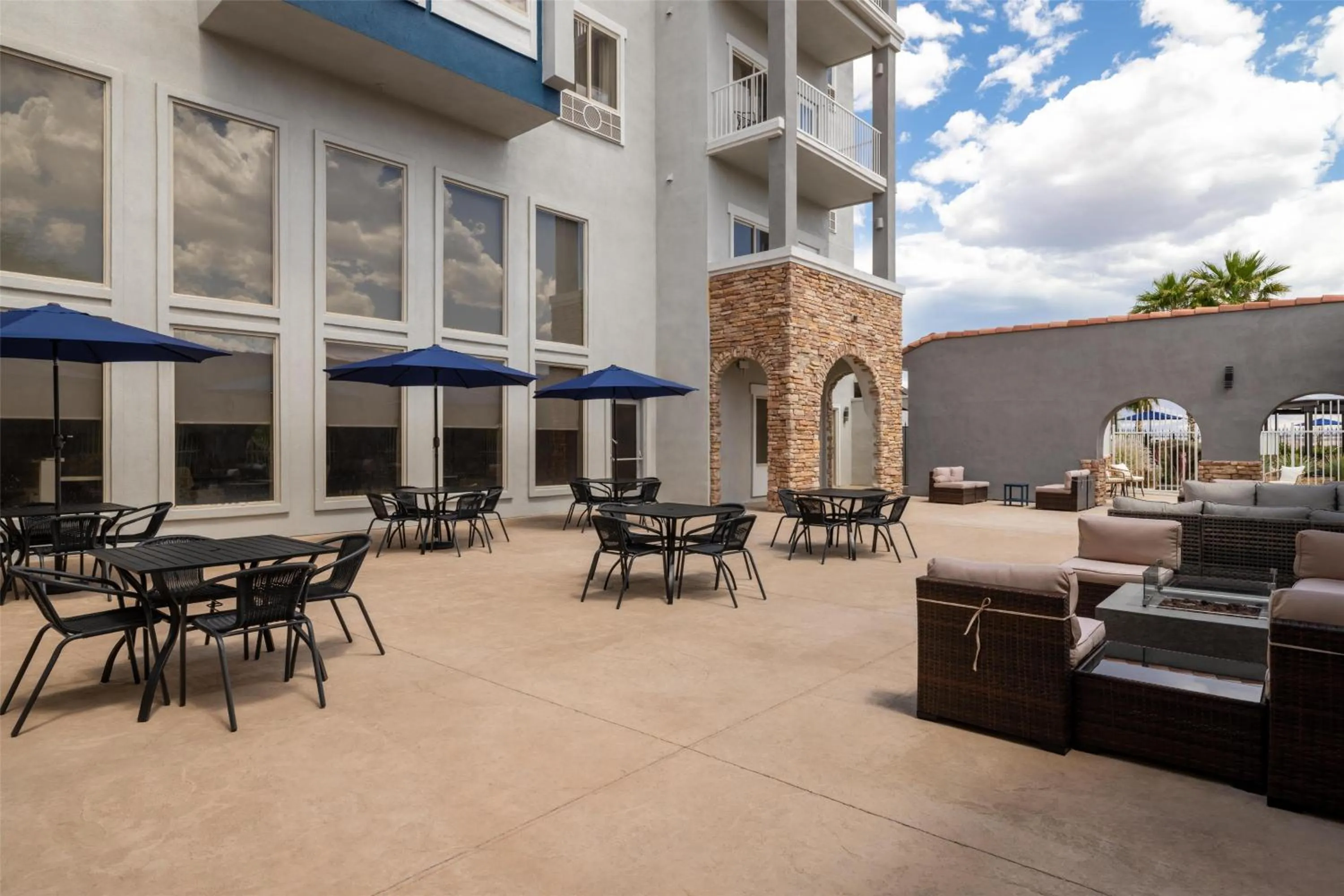 Patio in Hampton Inn & Suites by Hilton Mesquite