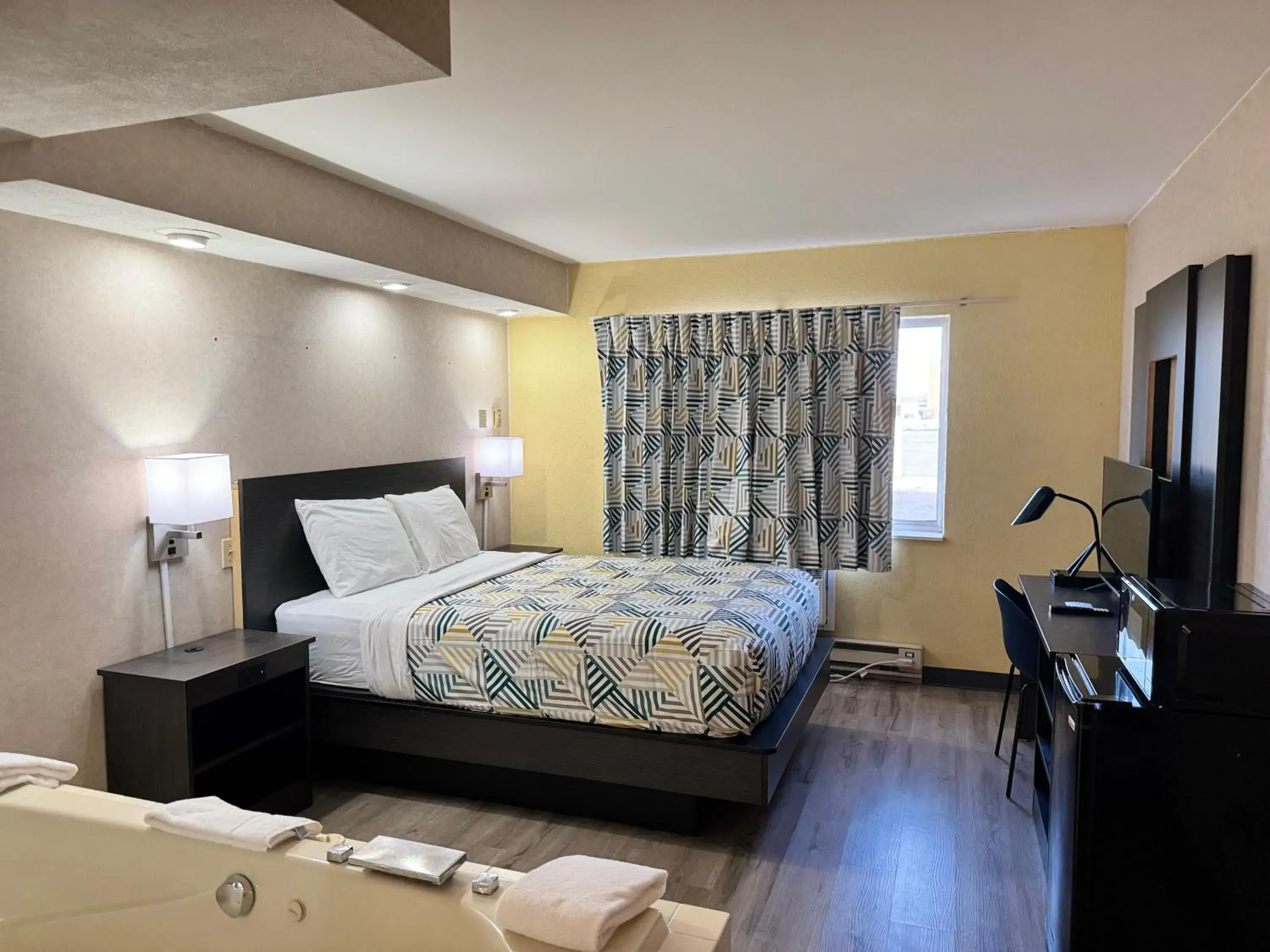 Suite - Non-Smoking in Motel 6-Eau Claire, WI Suite - Non-Smoking in Motel 6-Eau Claire, WI