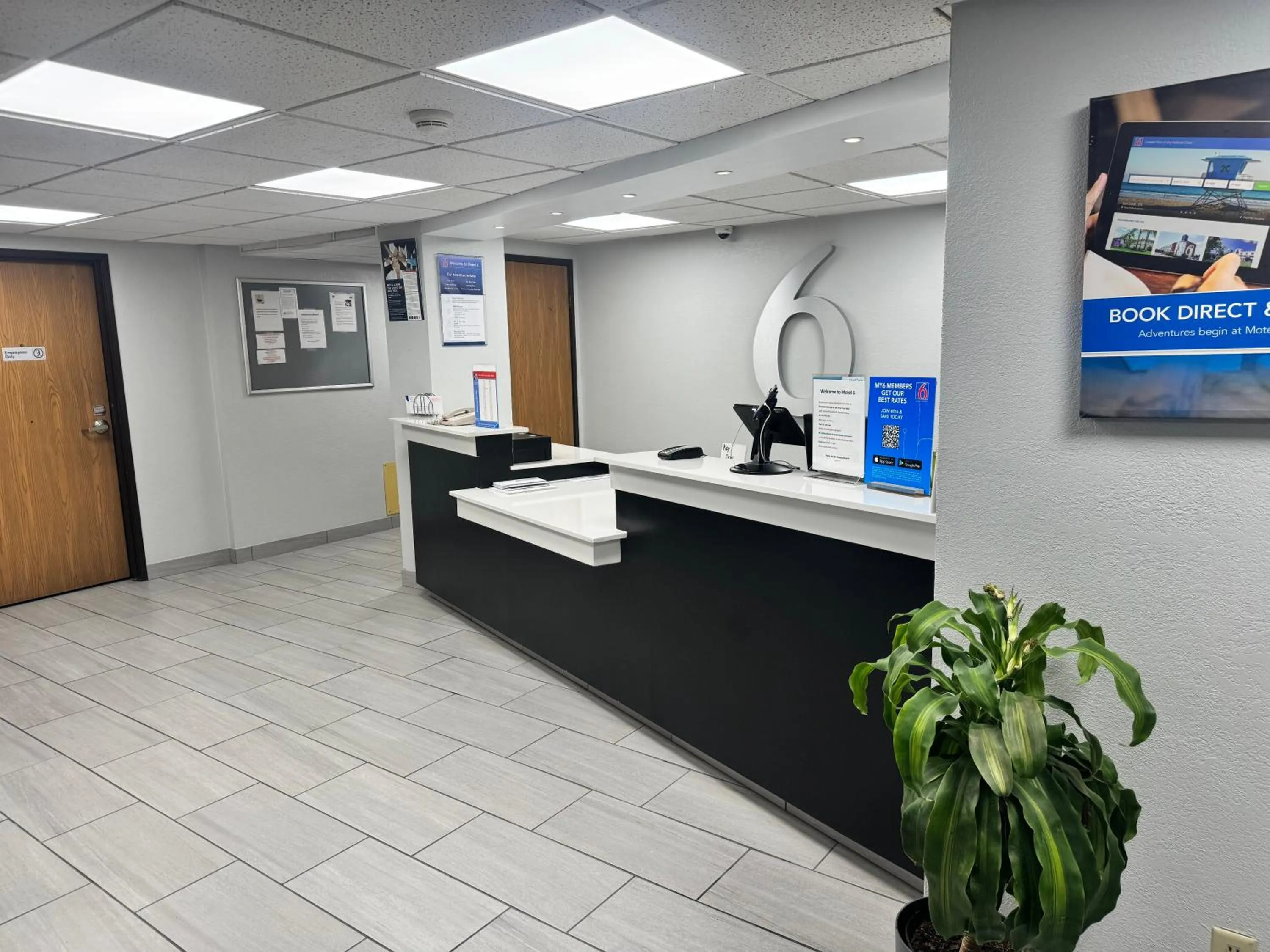 Lobby or reception in Motel 6-Eau Claire, WI