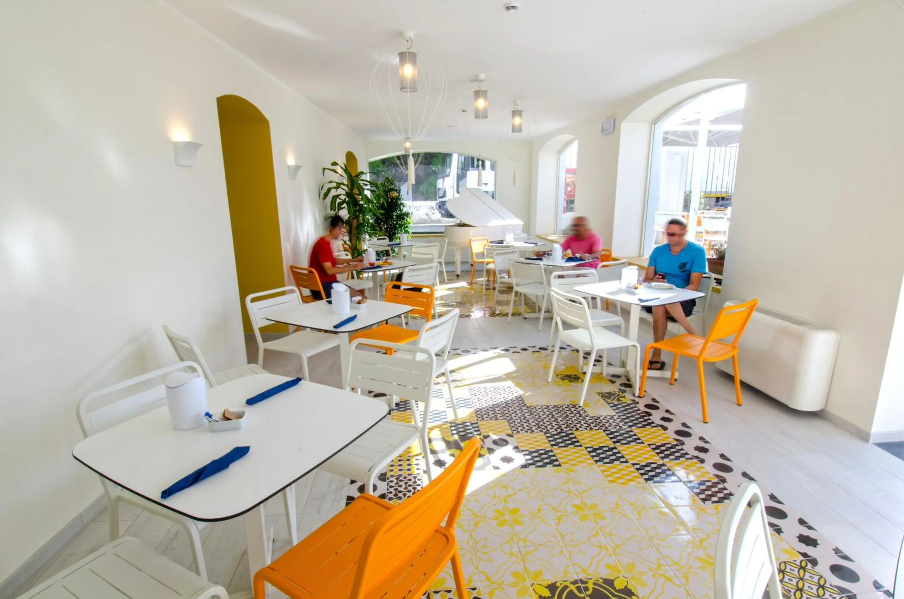 Restaurant/places to eat in Les Sables Noirs & Spa