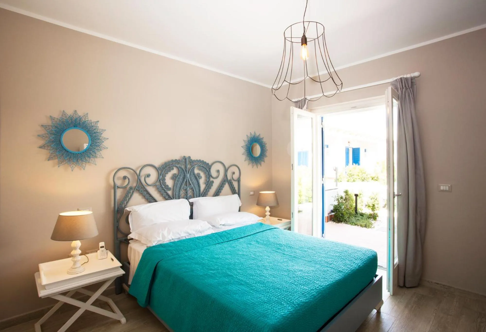 Bedroom, Bed in Les Sables Noirs & Spa