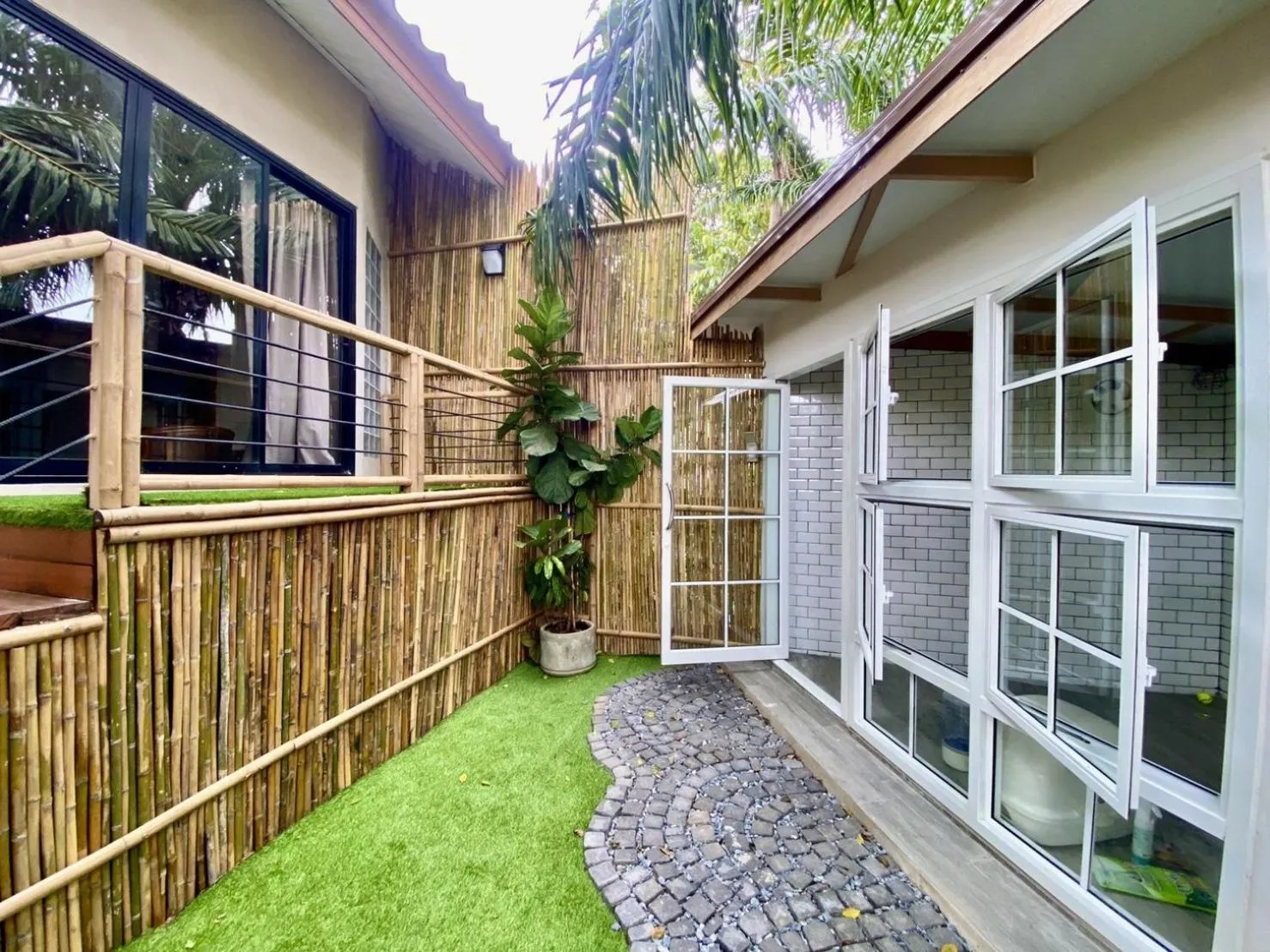 Country Lake View Hotel